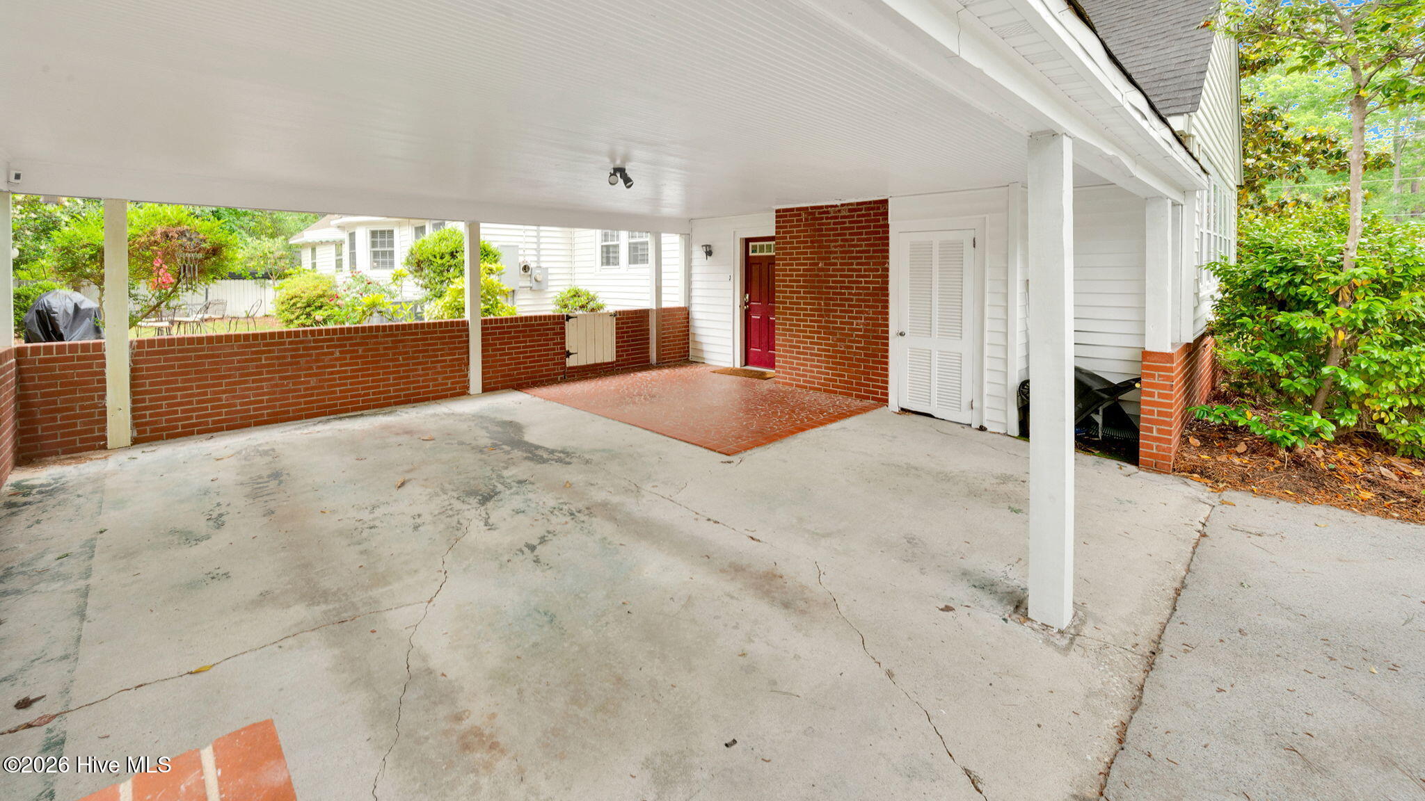 2-web-or-mls-1902 Sherwood Drive-2