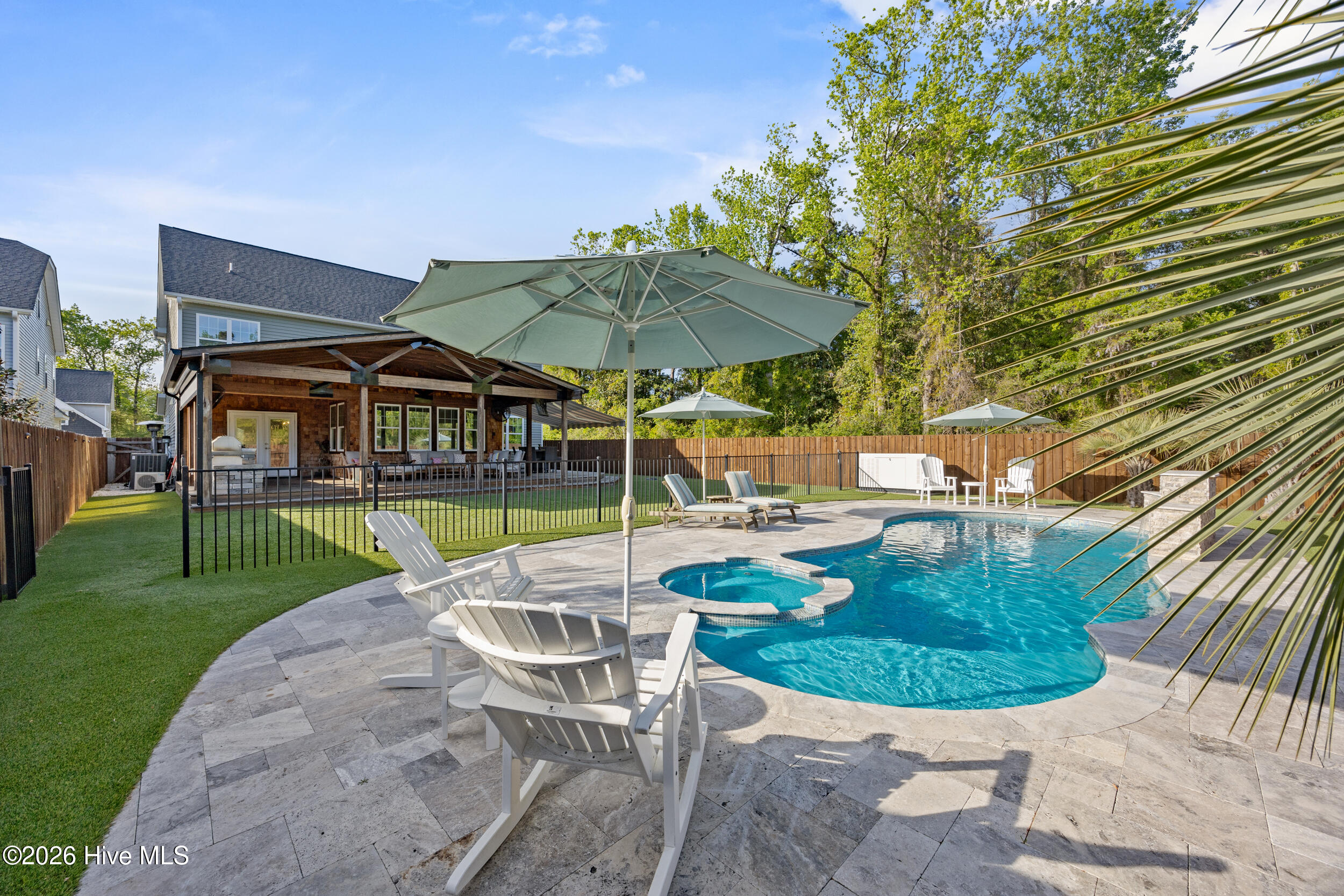 100566940 | Photo 70