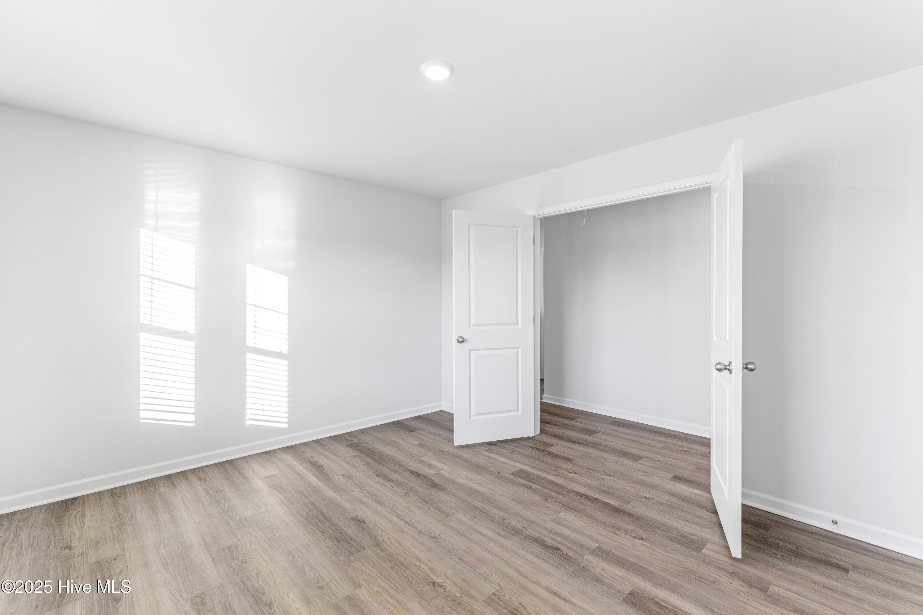 100515101 | Photo 23