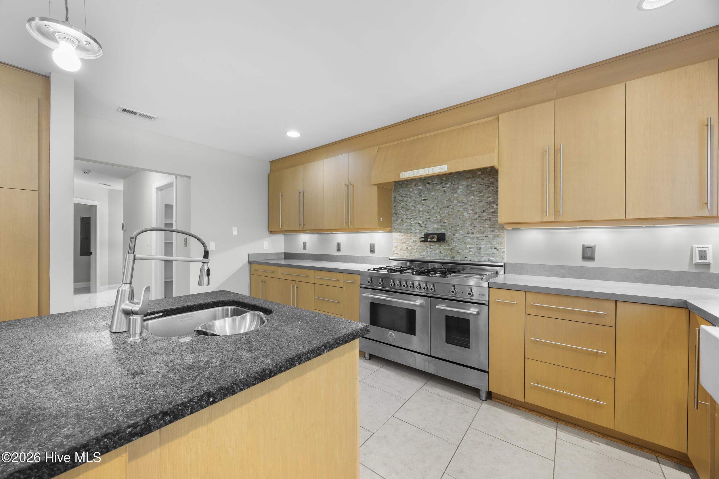 100569624 | Photo 13