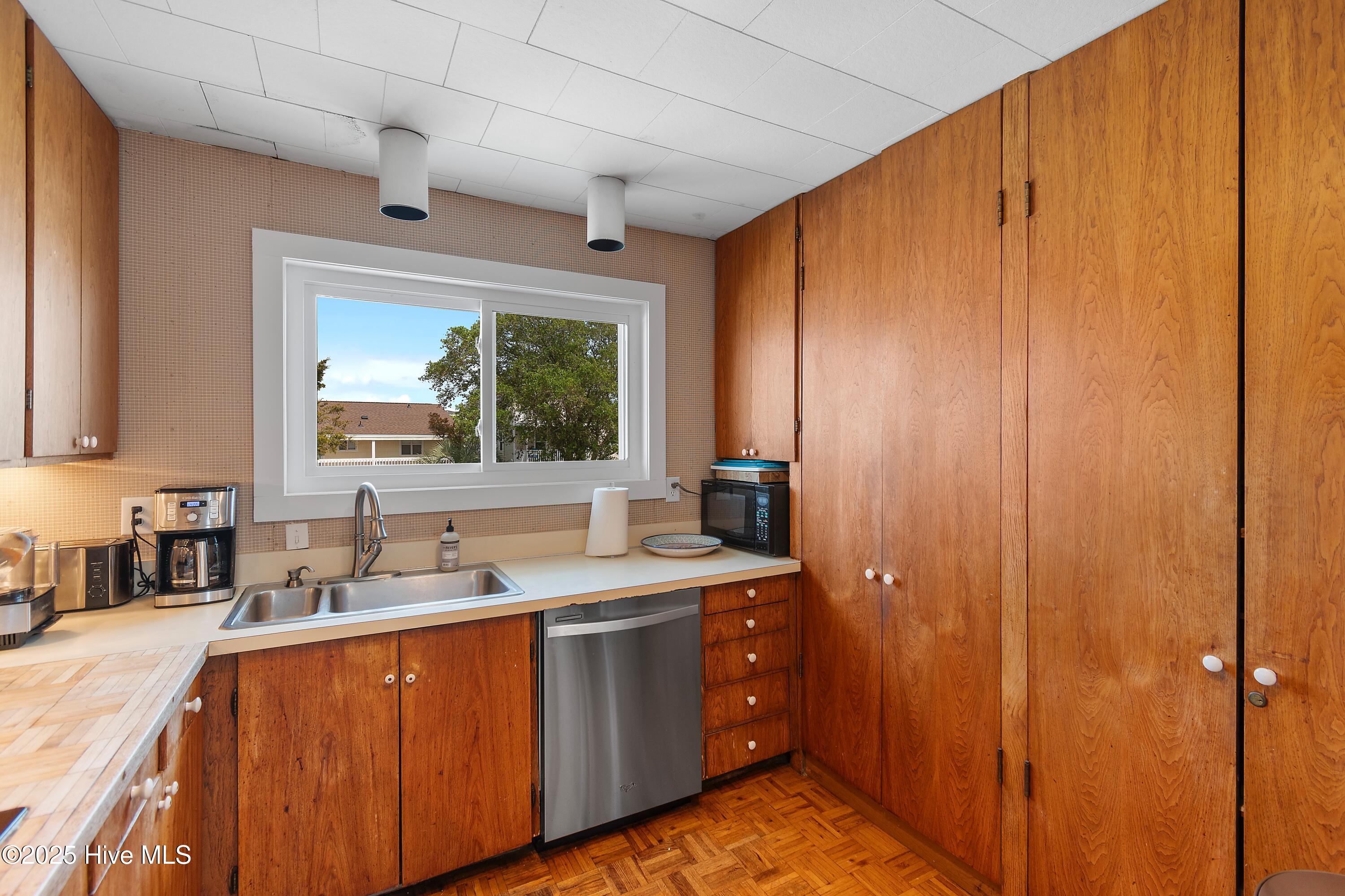 100503570 | Photo 25