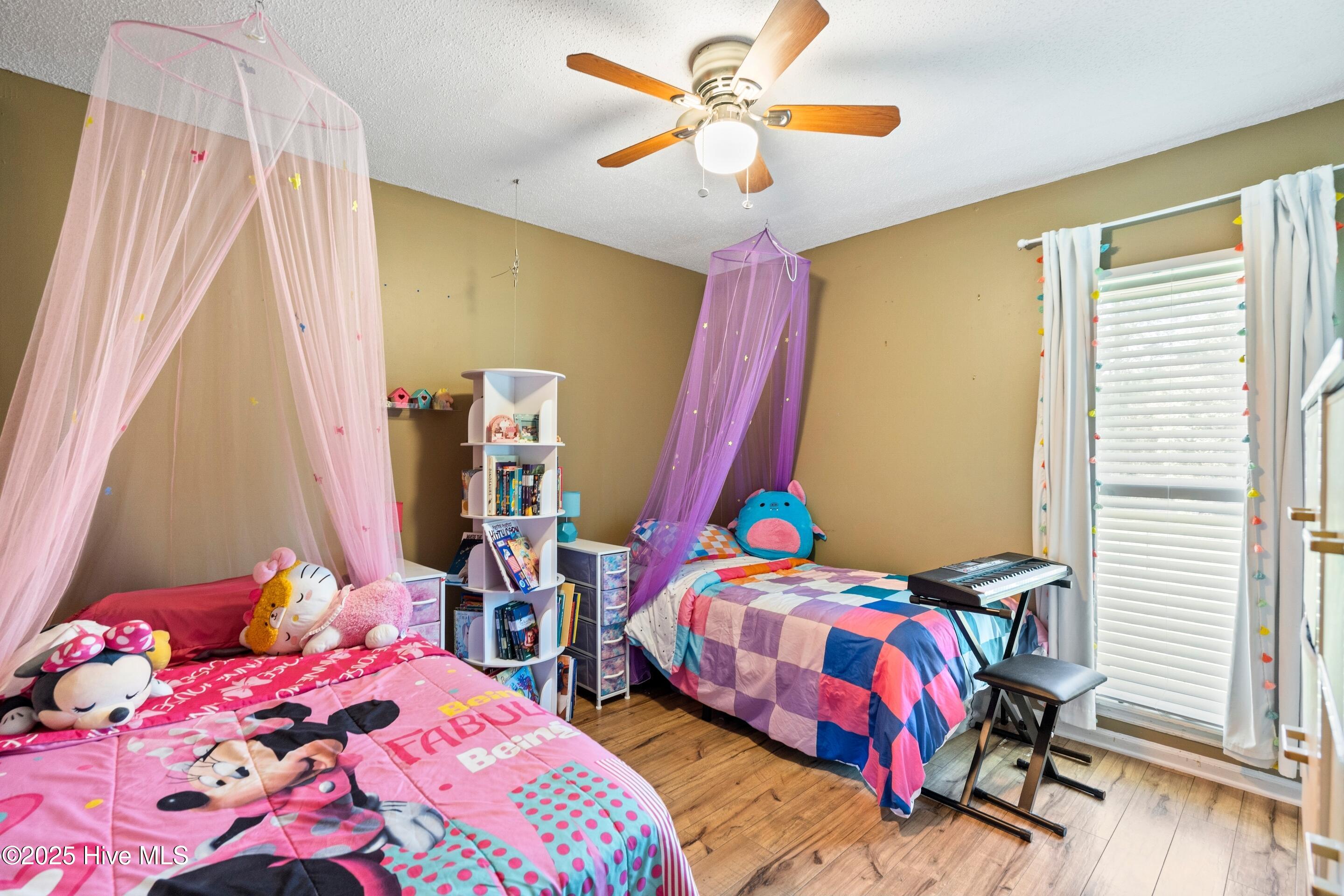 100537025 | Photo 15