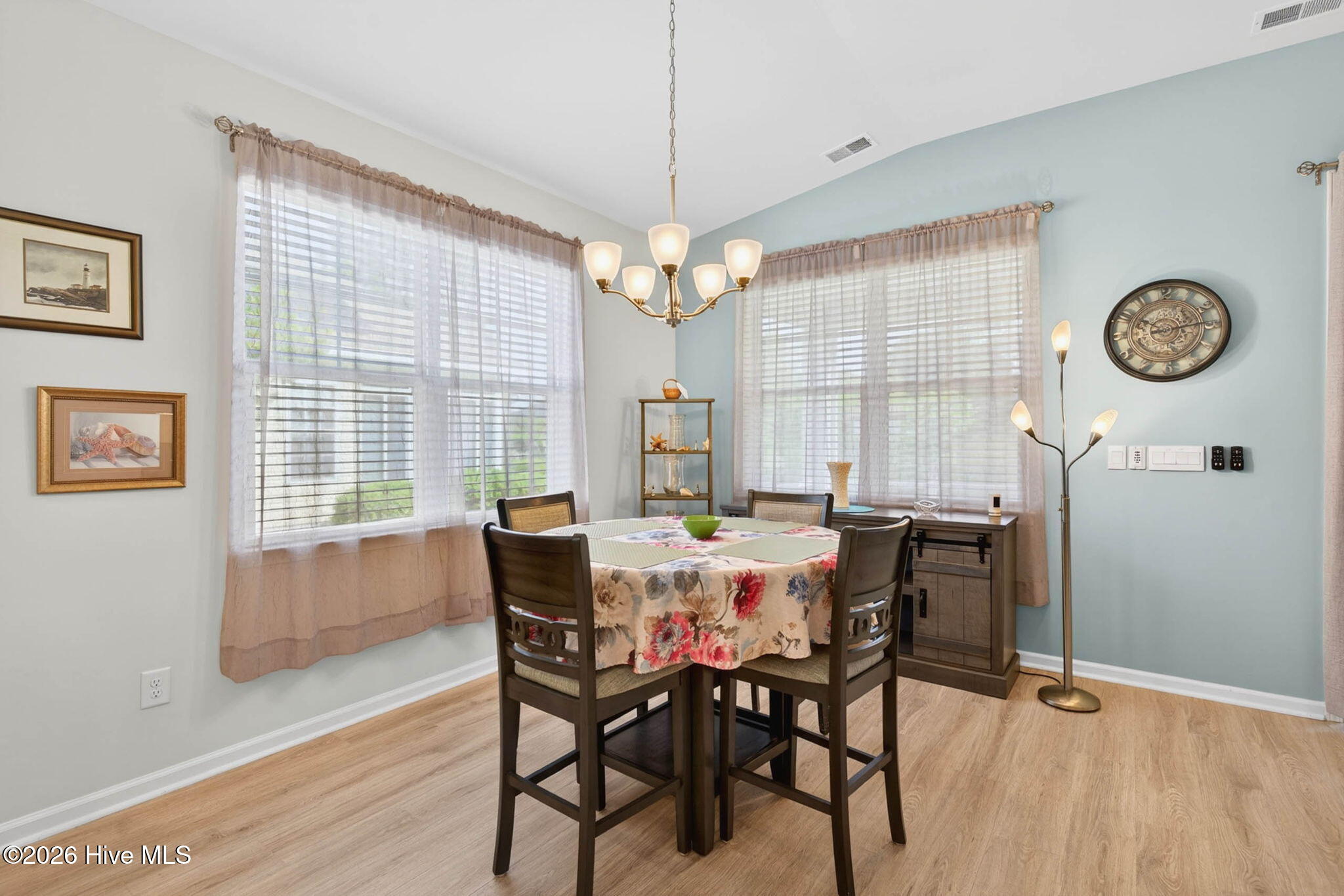 100555418 | Photo 16