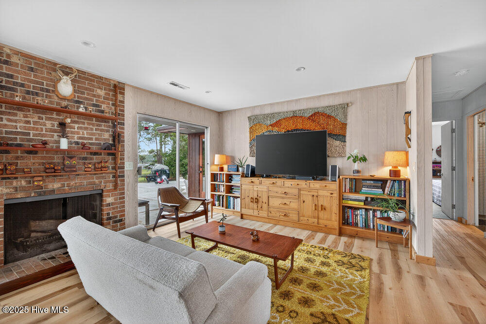 100562548 | Photo 18