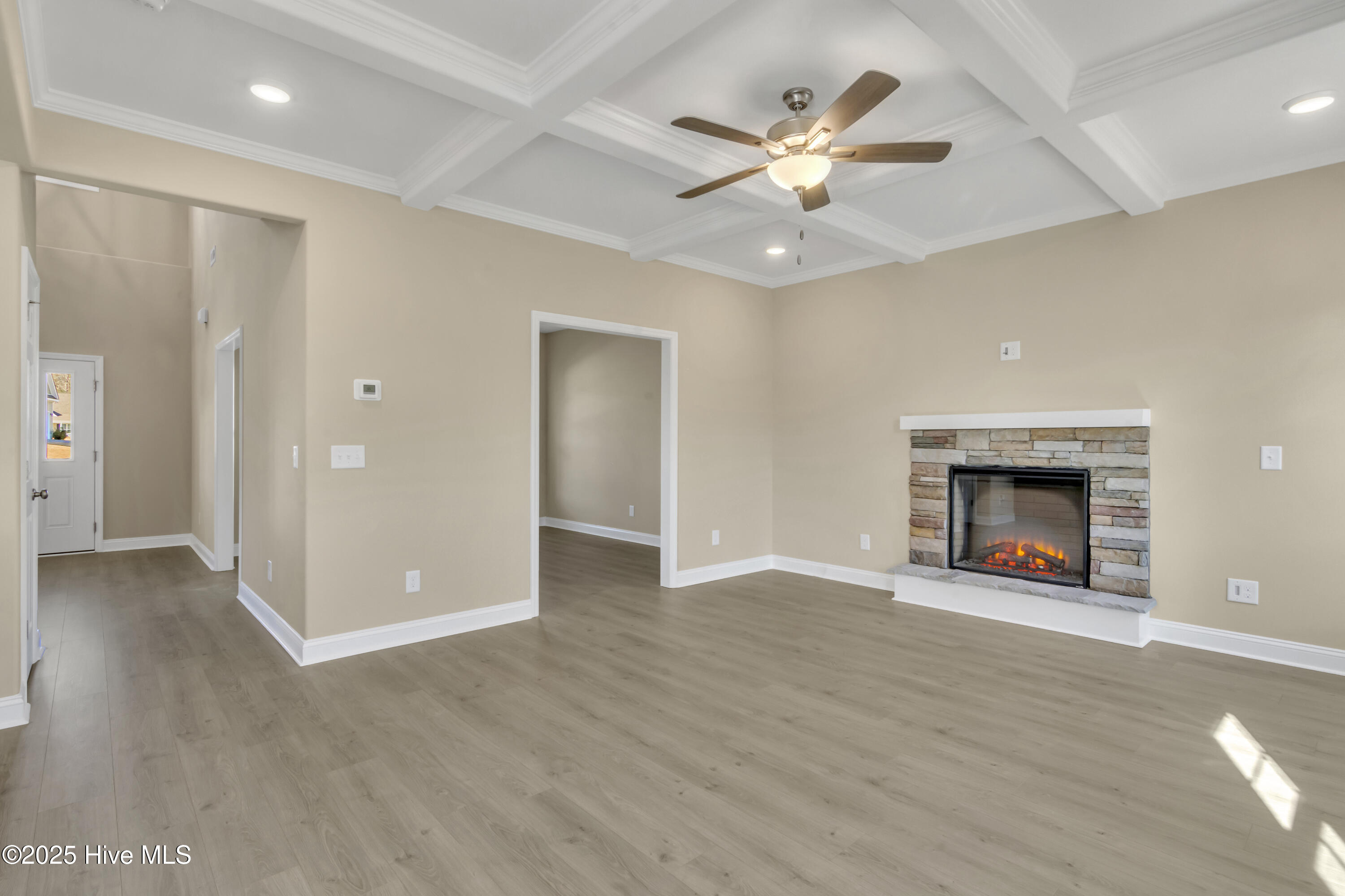 100566089 | Photo 10