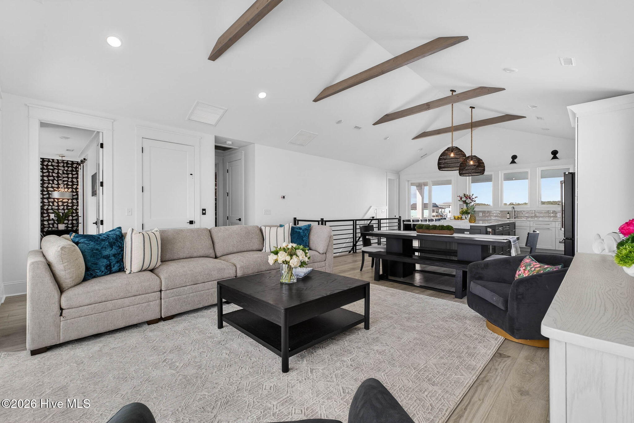 100543300 | Photo 64