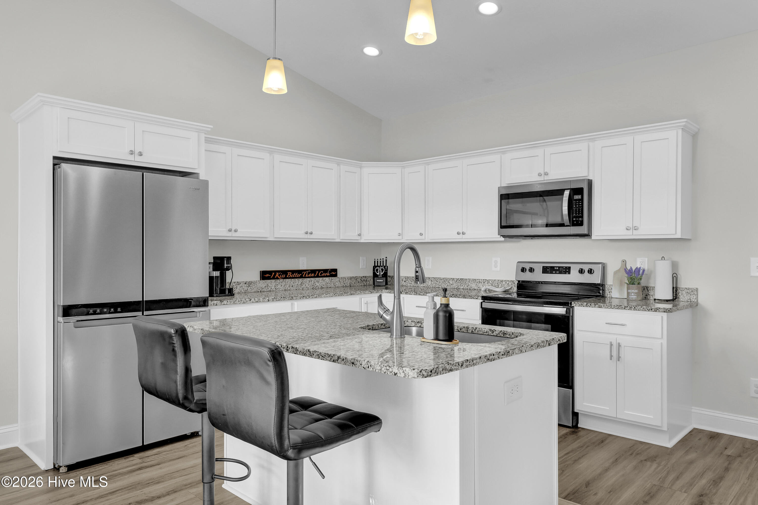 100565079 | Photo 21