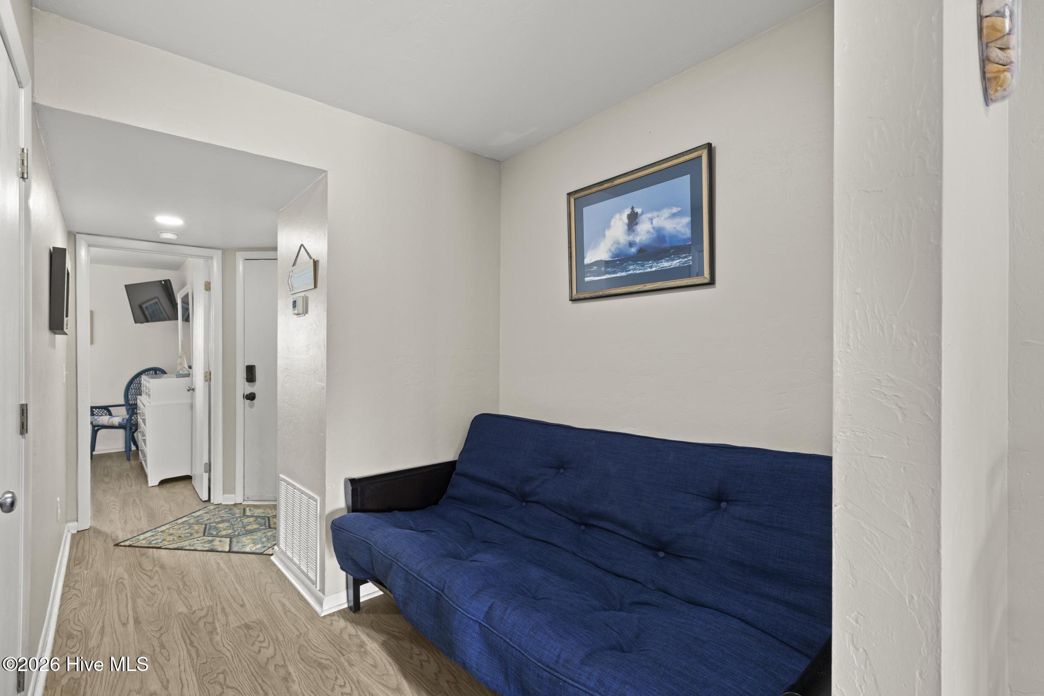 100555648 | Photo 16