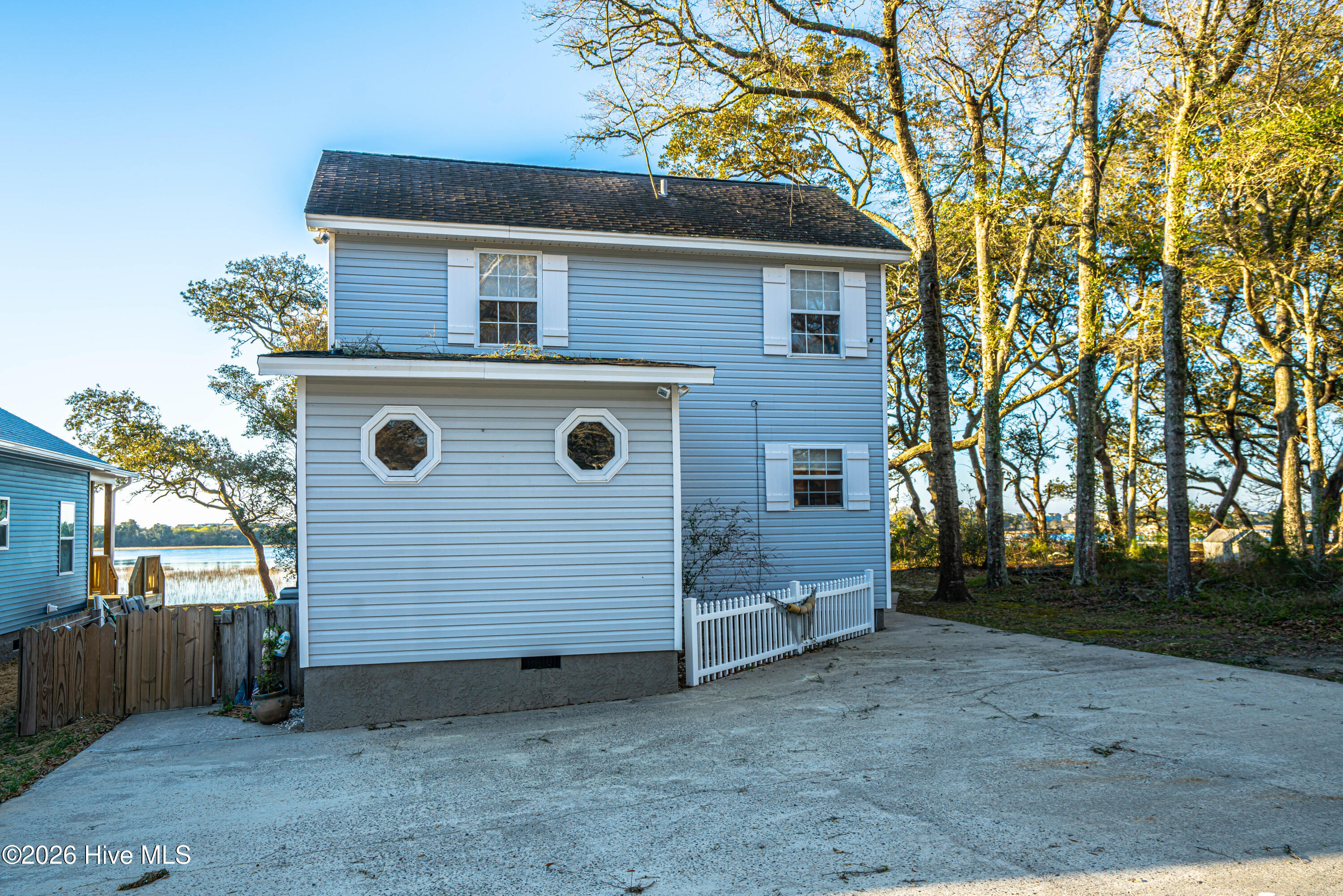 100561840 | Photo 56