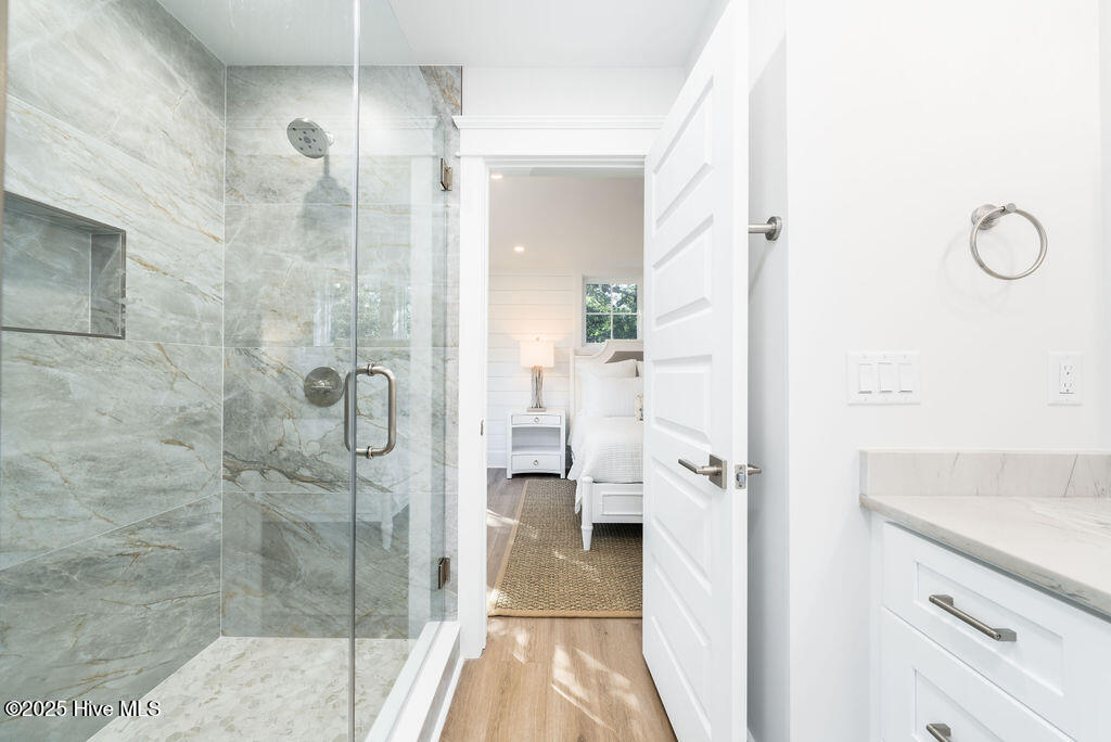 100522848 | Photo 32