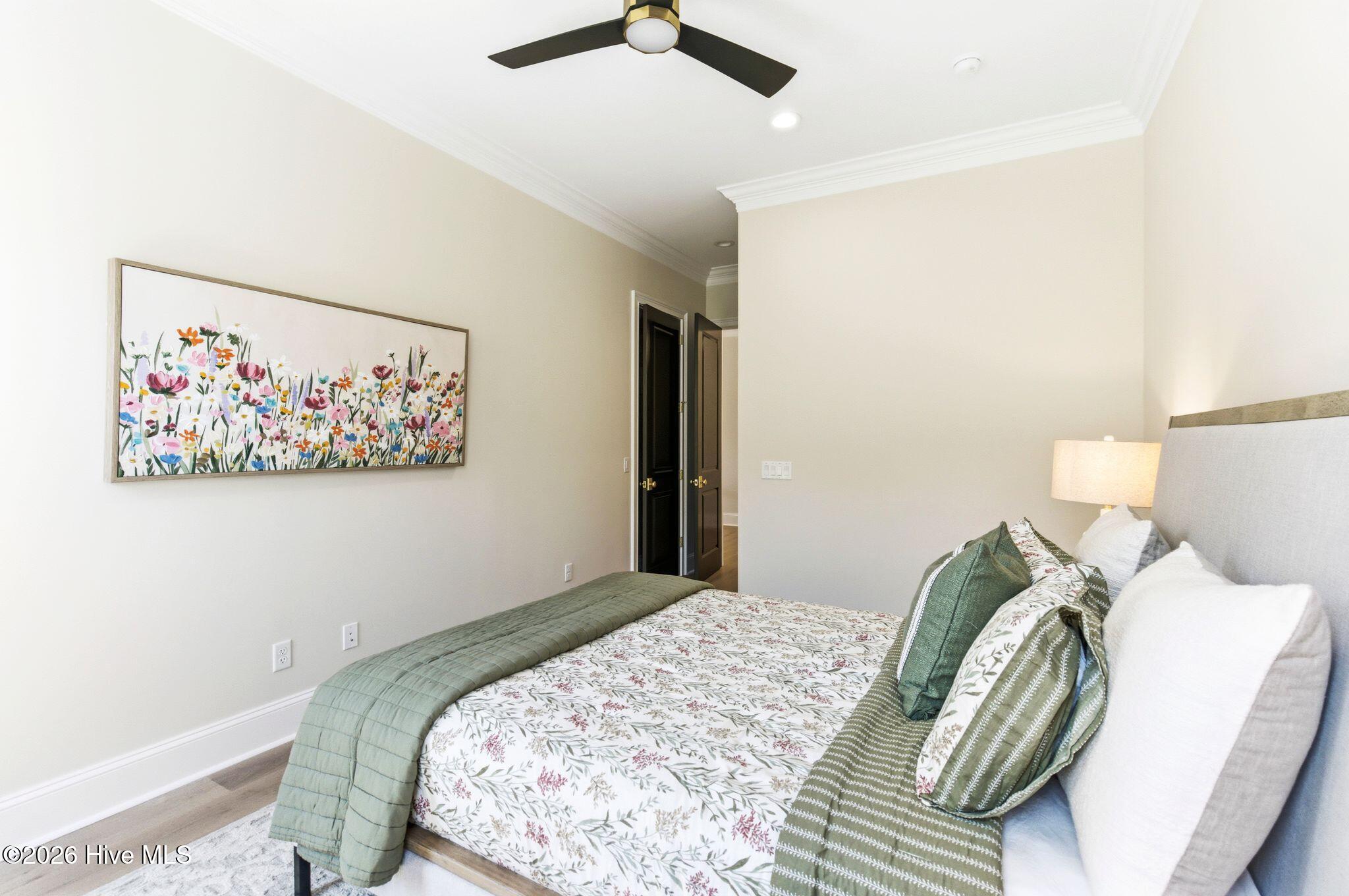 100570119 | Photo 48