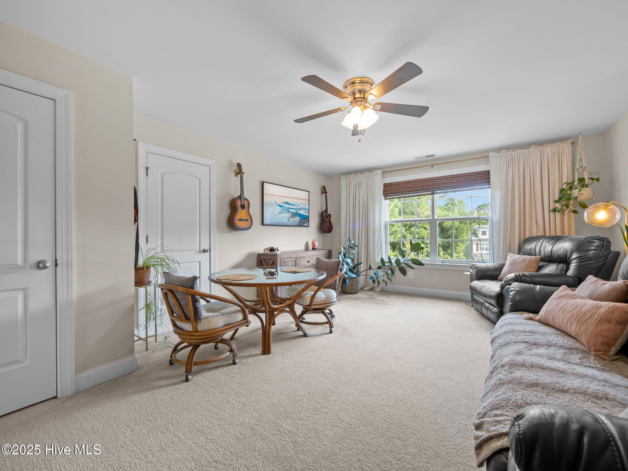 100525324 | Photo 11