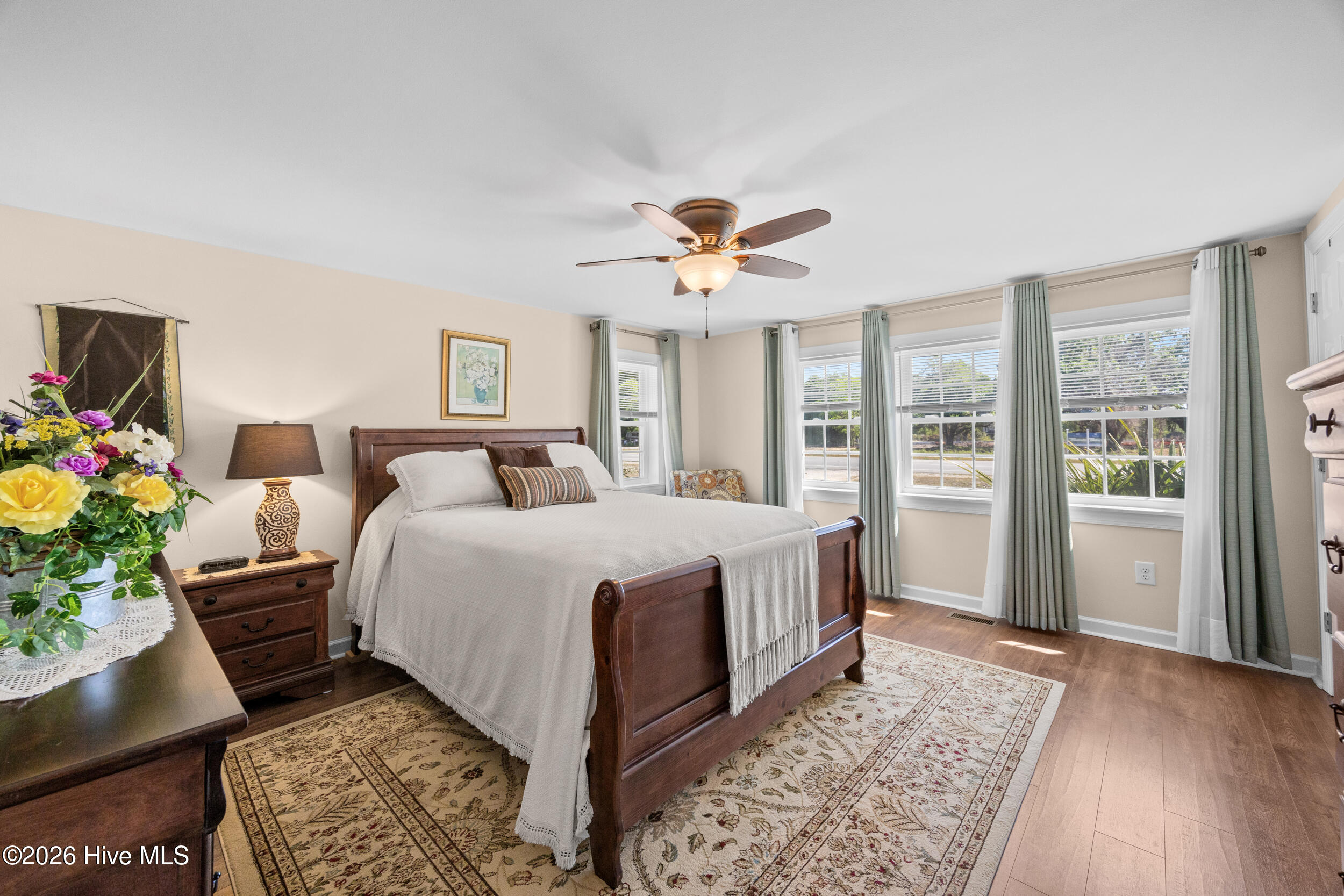 100567287 | Photo 19