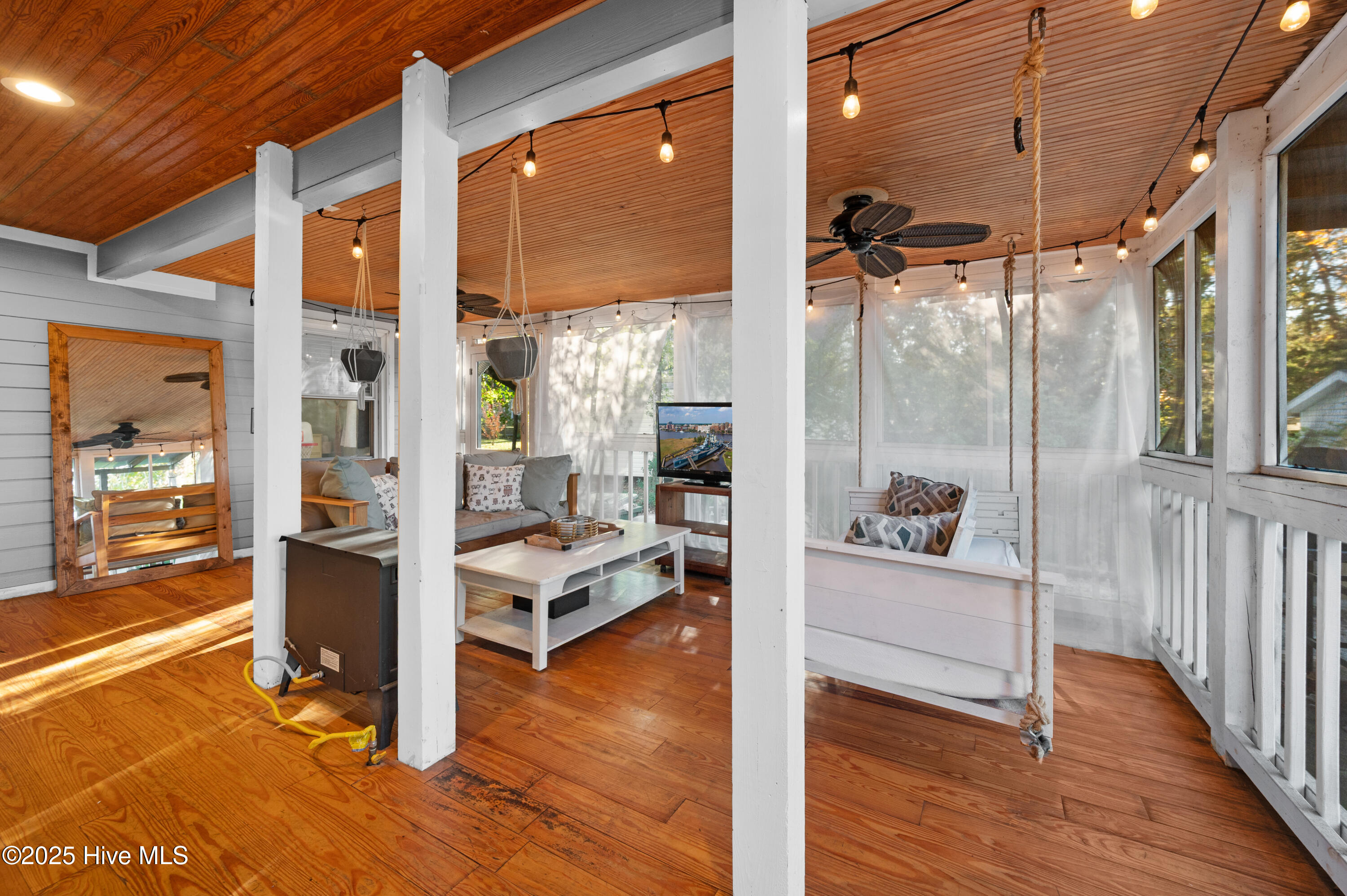 100542345 | Photo 31