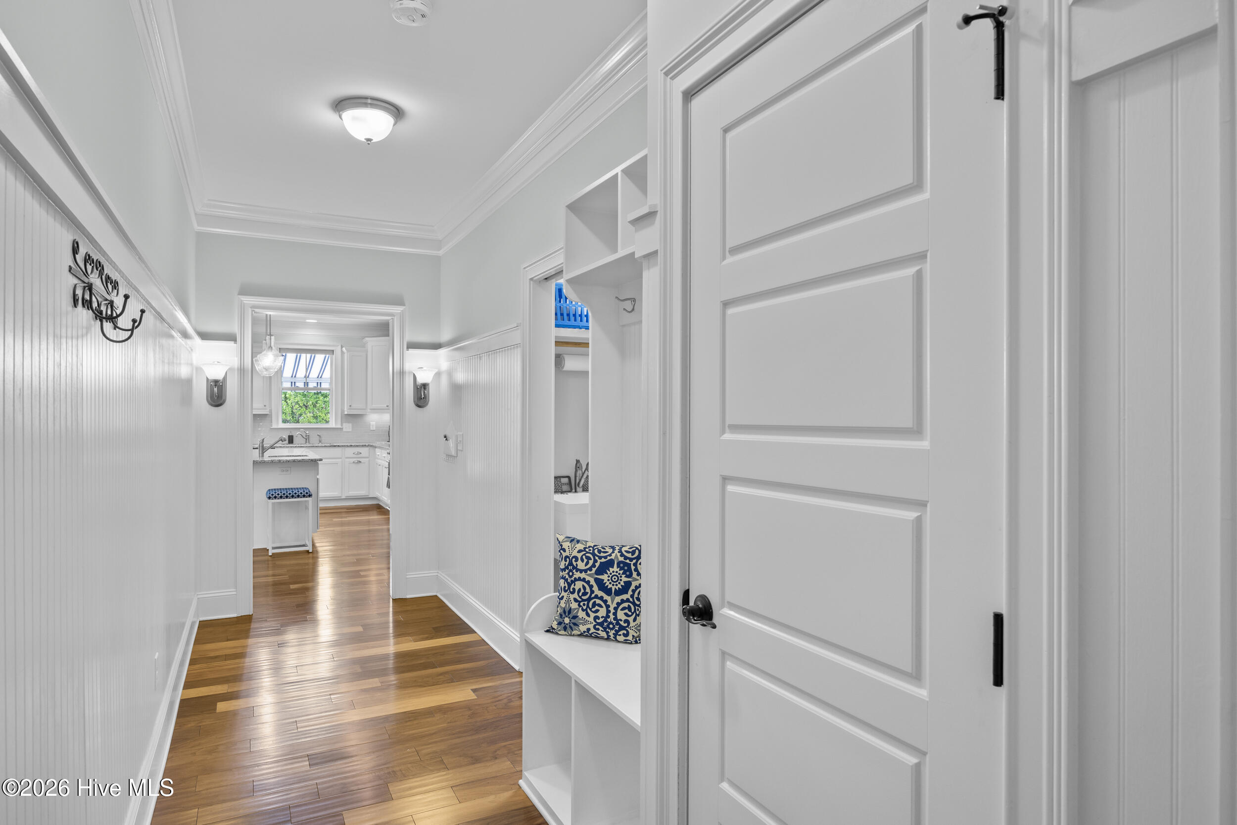 100565647 | Photo 30