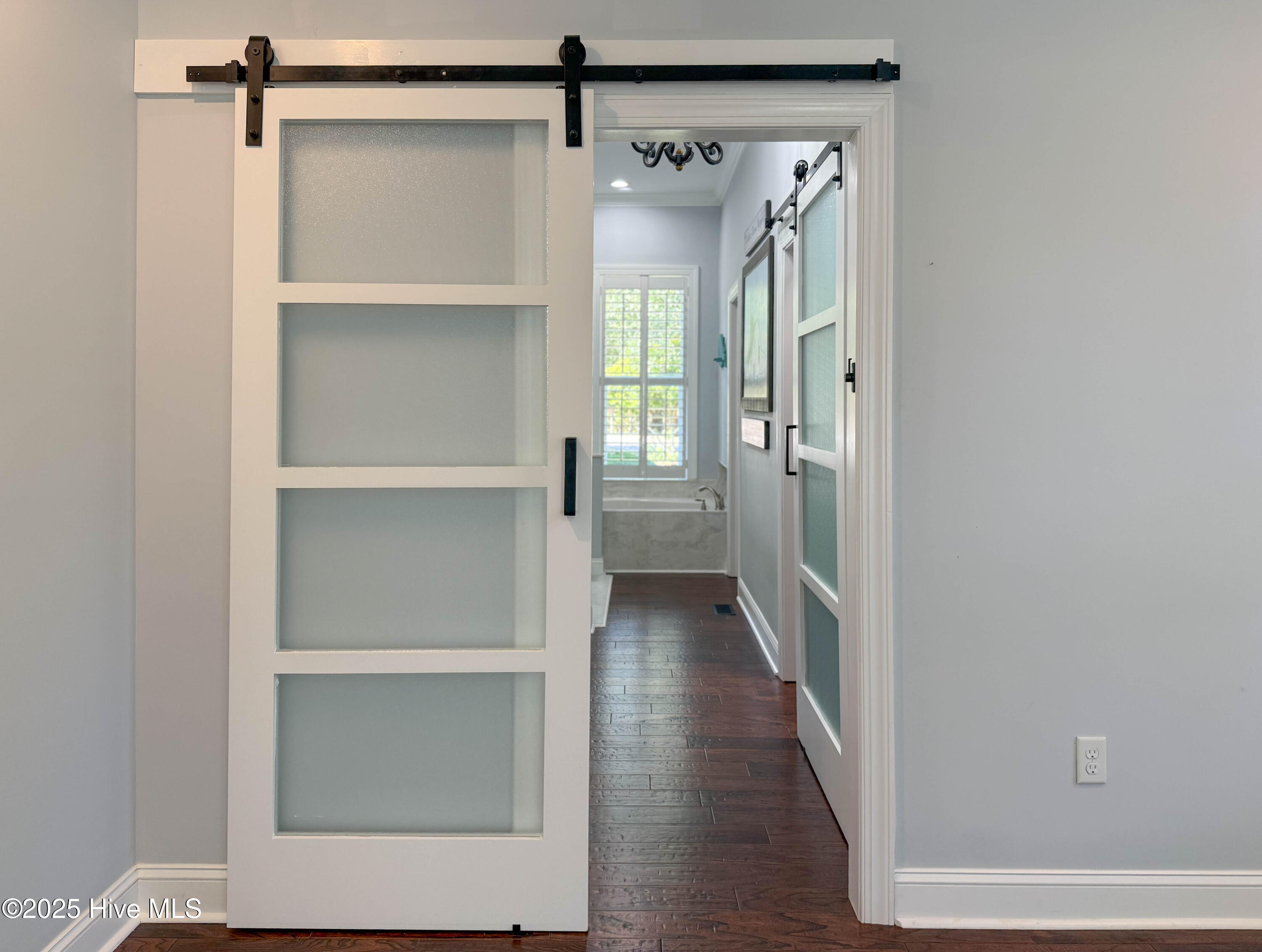 100537477 | Photo 30