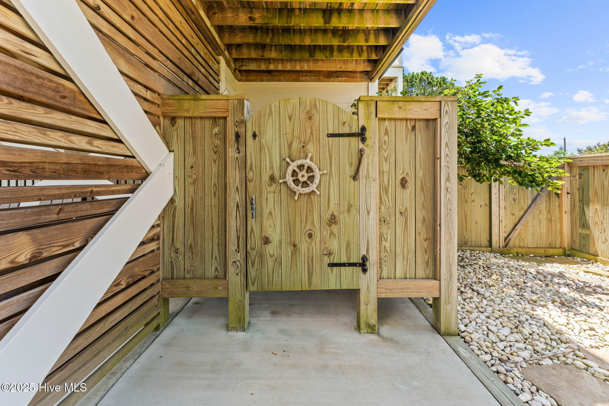 100514865 | Photo 14