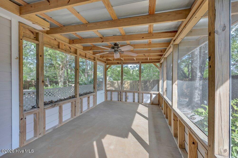 100570351 | Photo 24