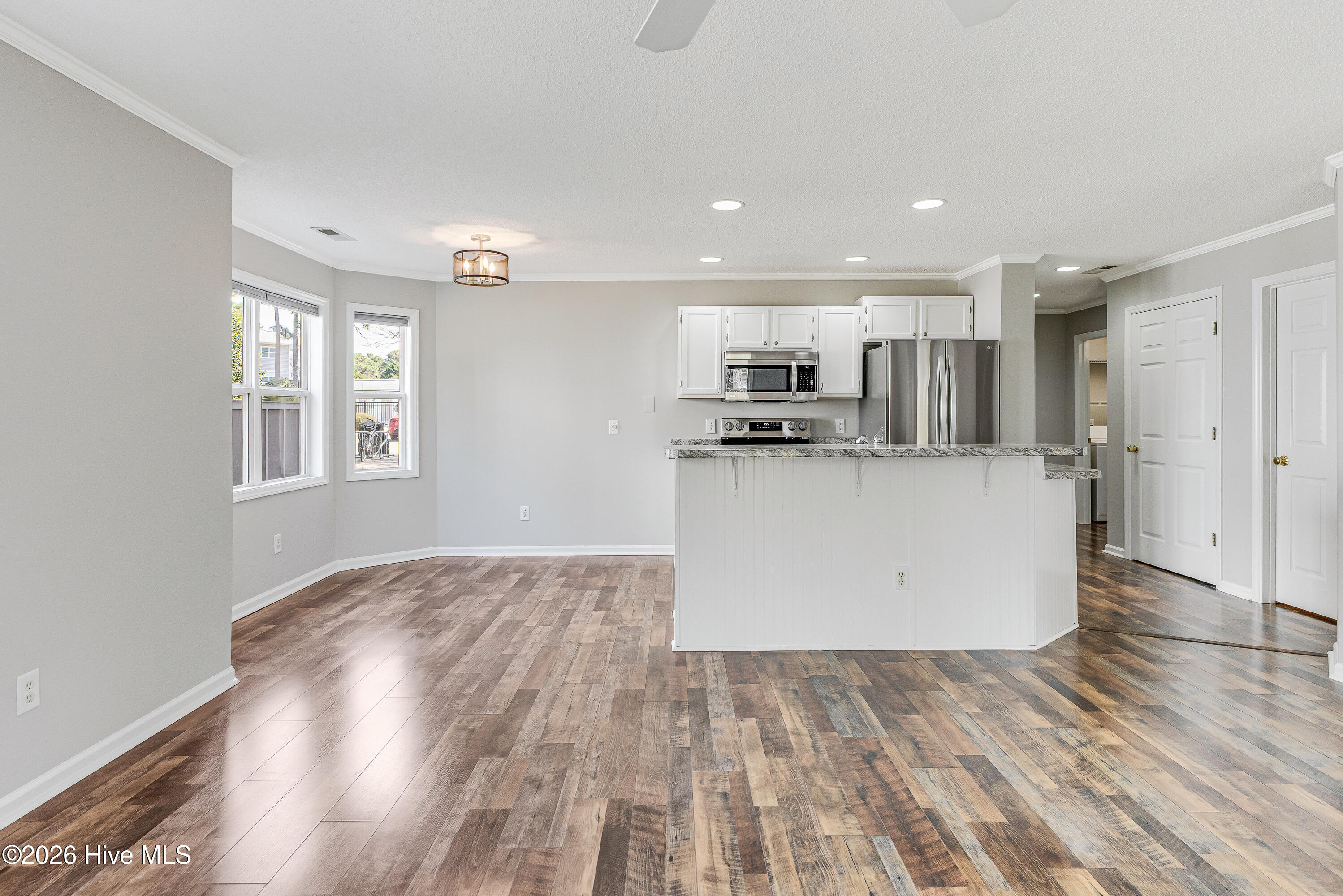 100562501 | Photo 19