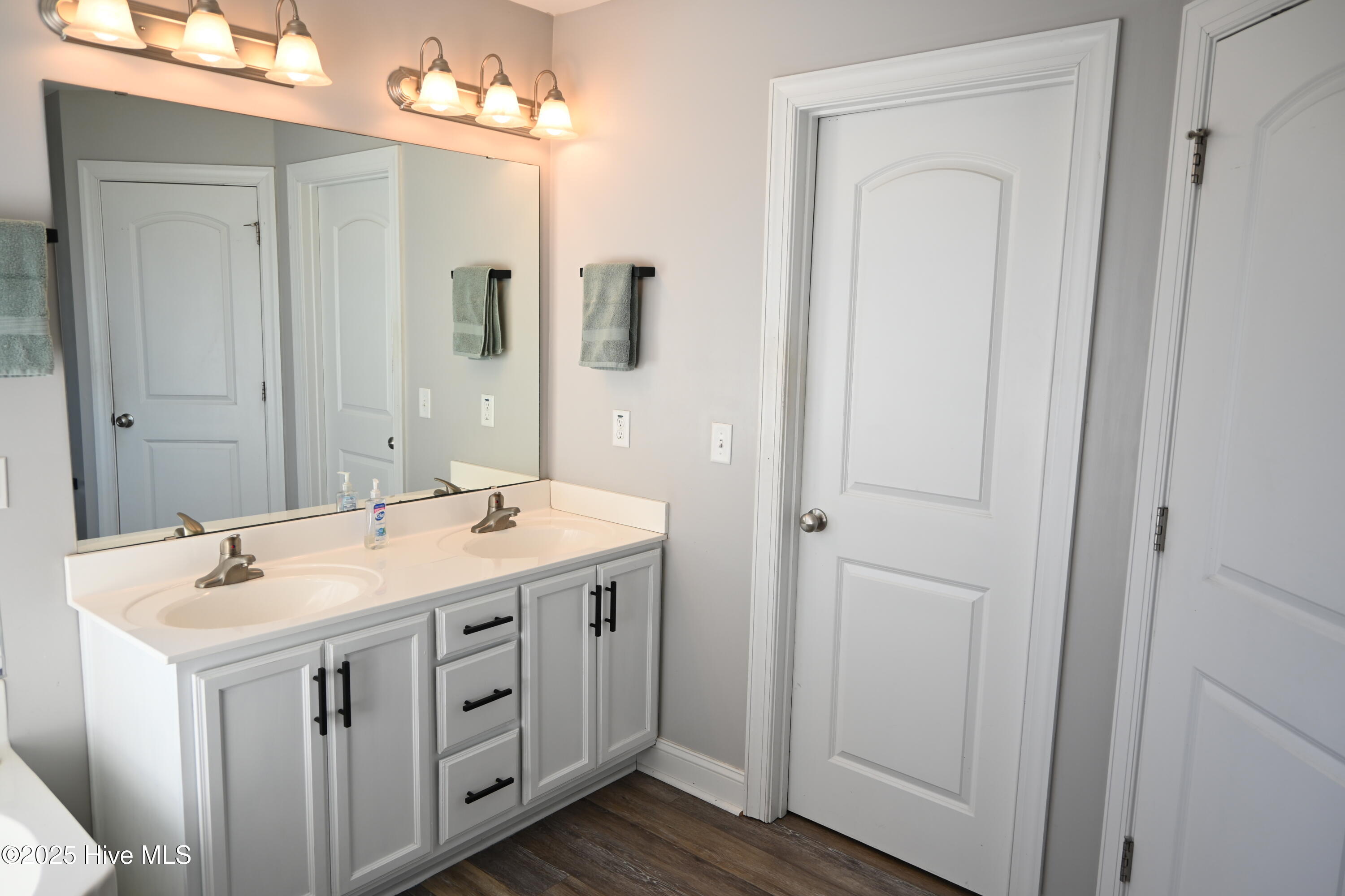 100547173 | Photo 27