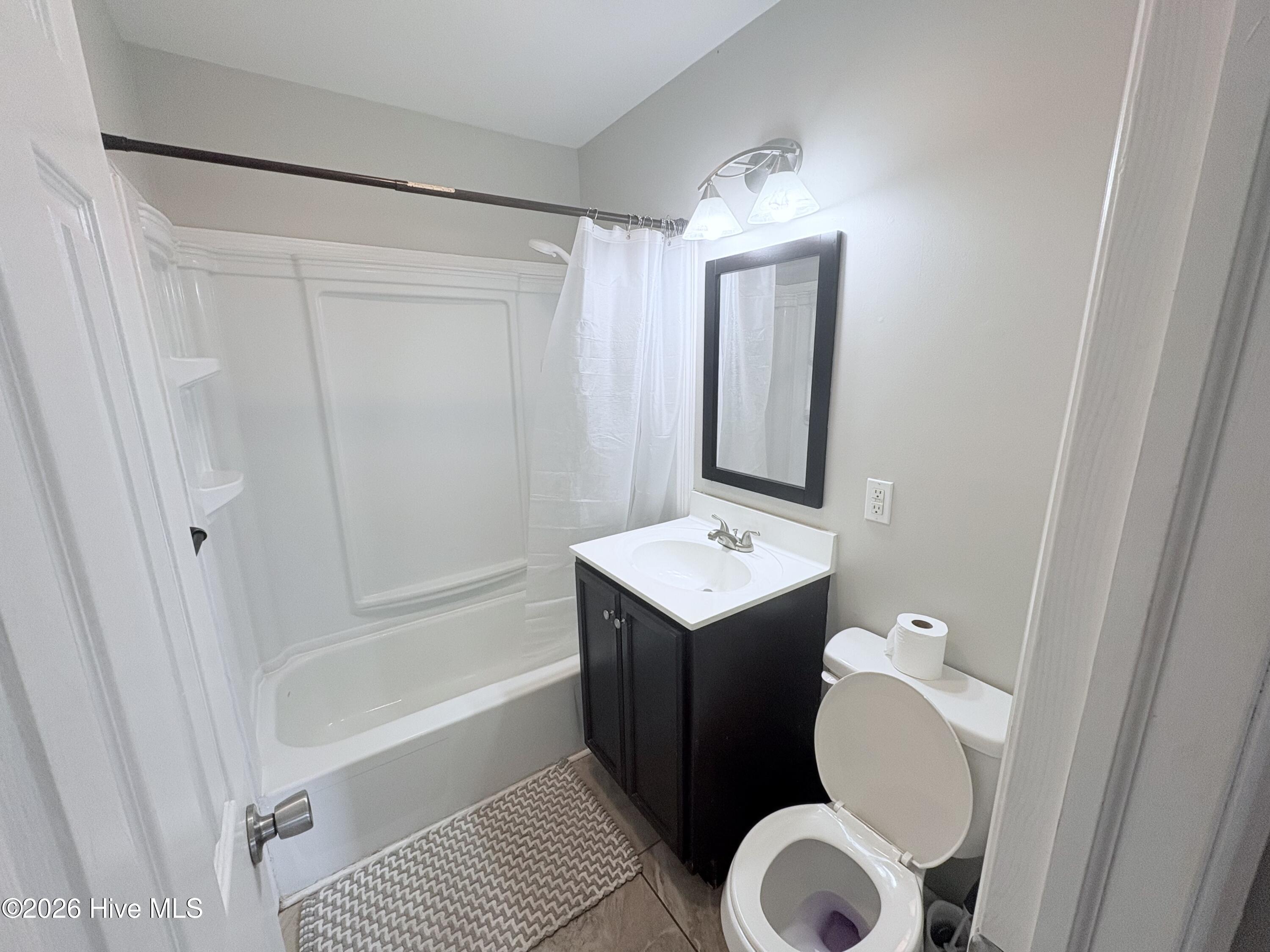 100566369 | Photo 28