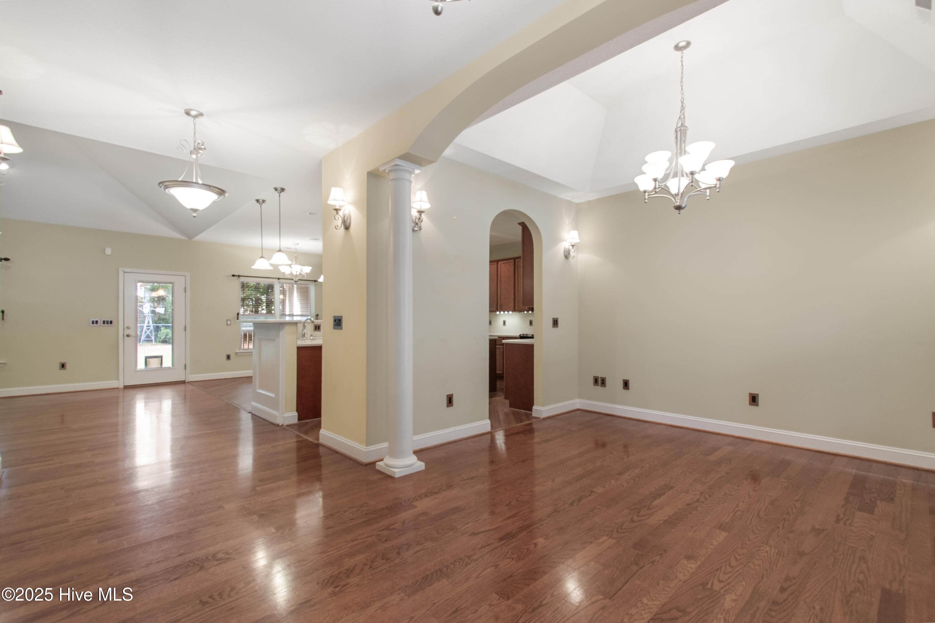 100532491 | Photo 12