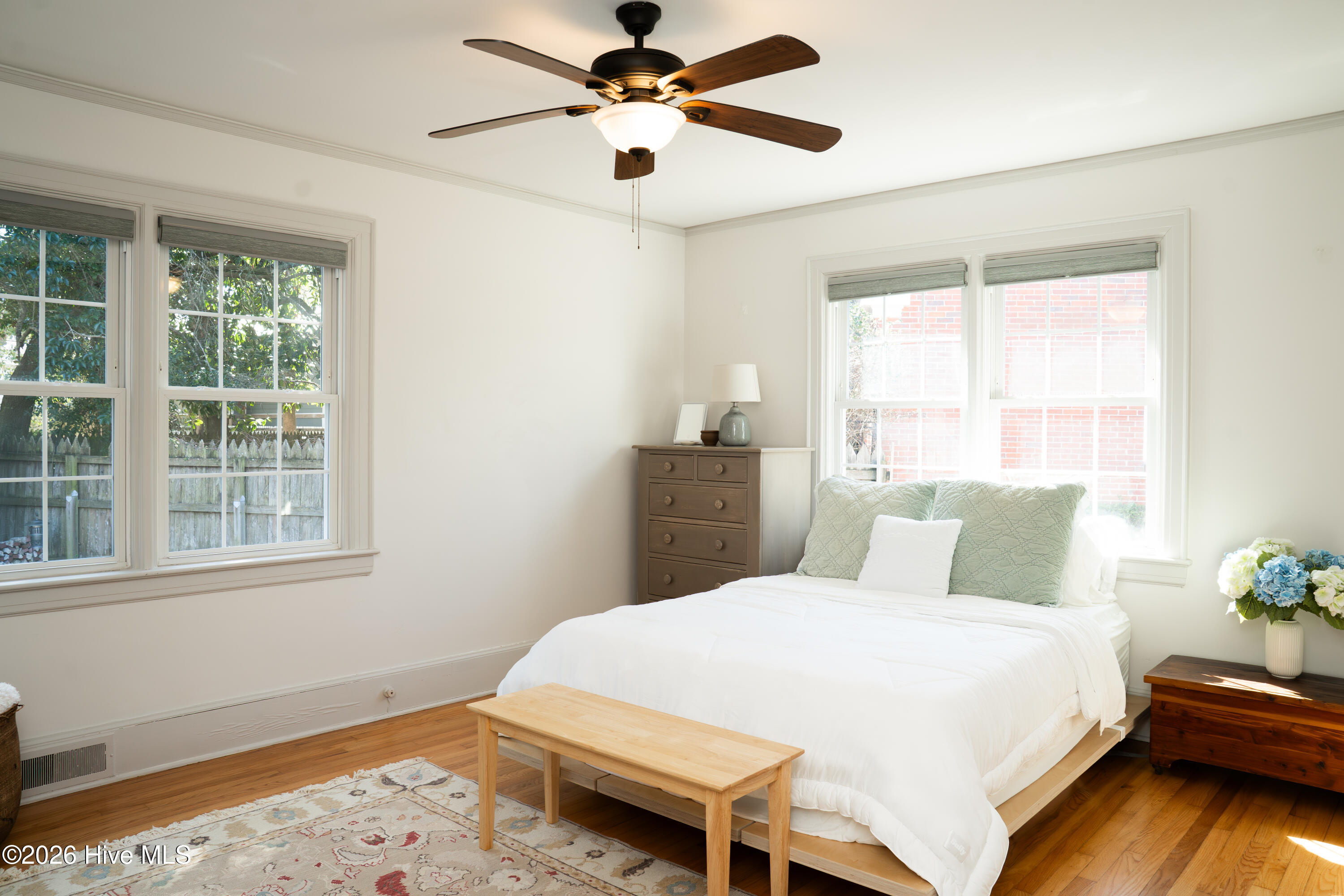 100558476 | Photo 46