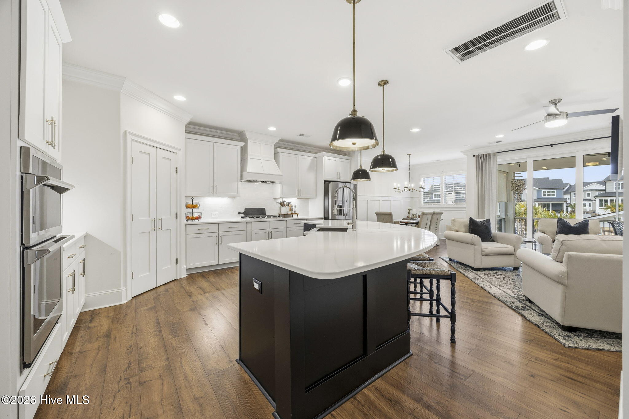 100553827 | Photo 12