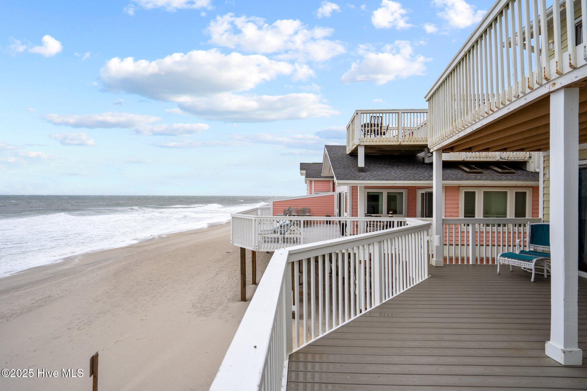 100564100 | Photo 52