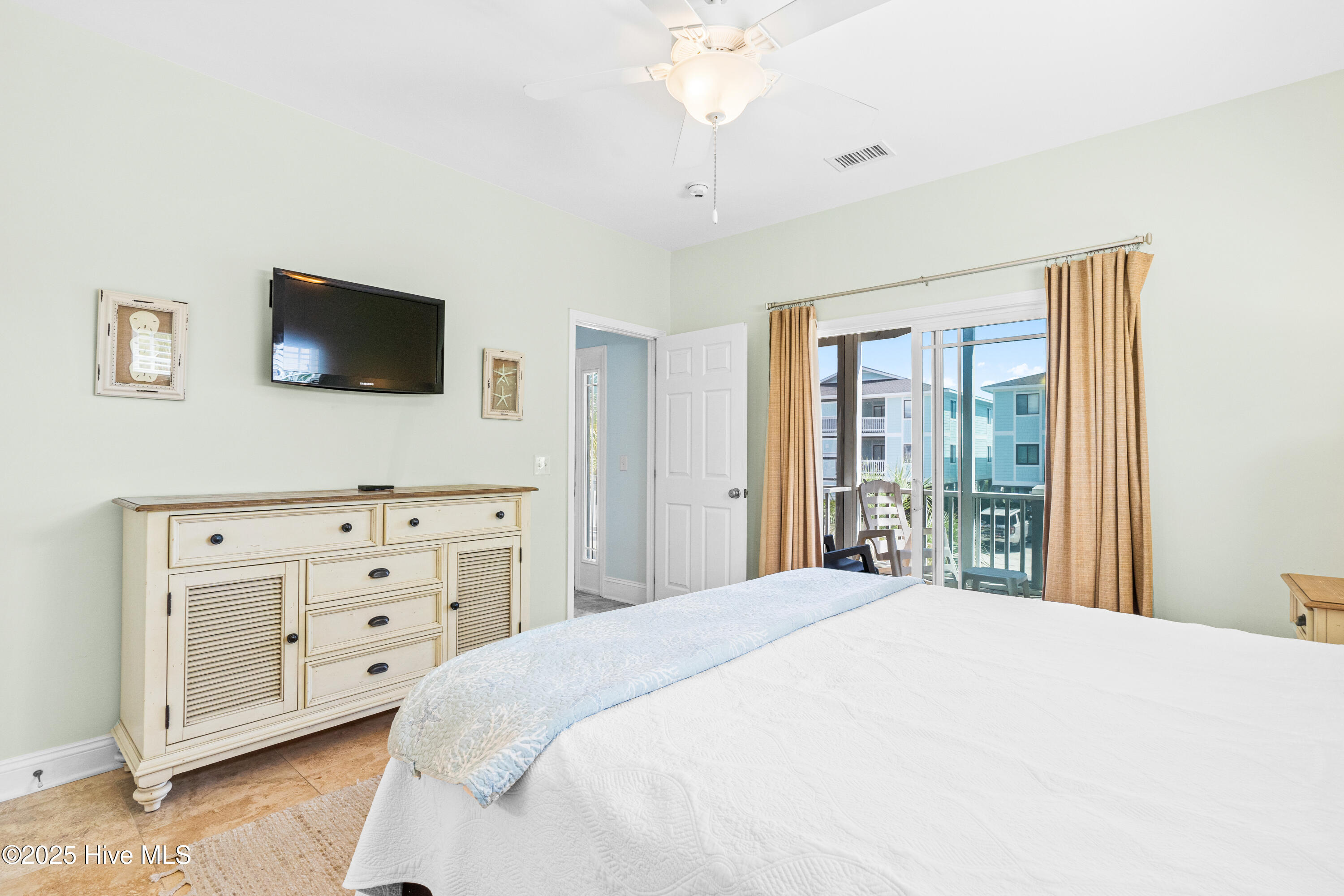 100530608 | Photo 14