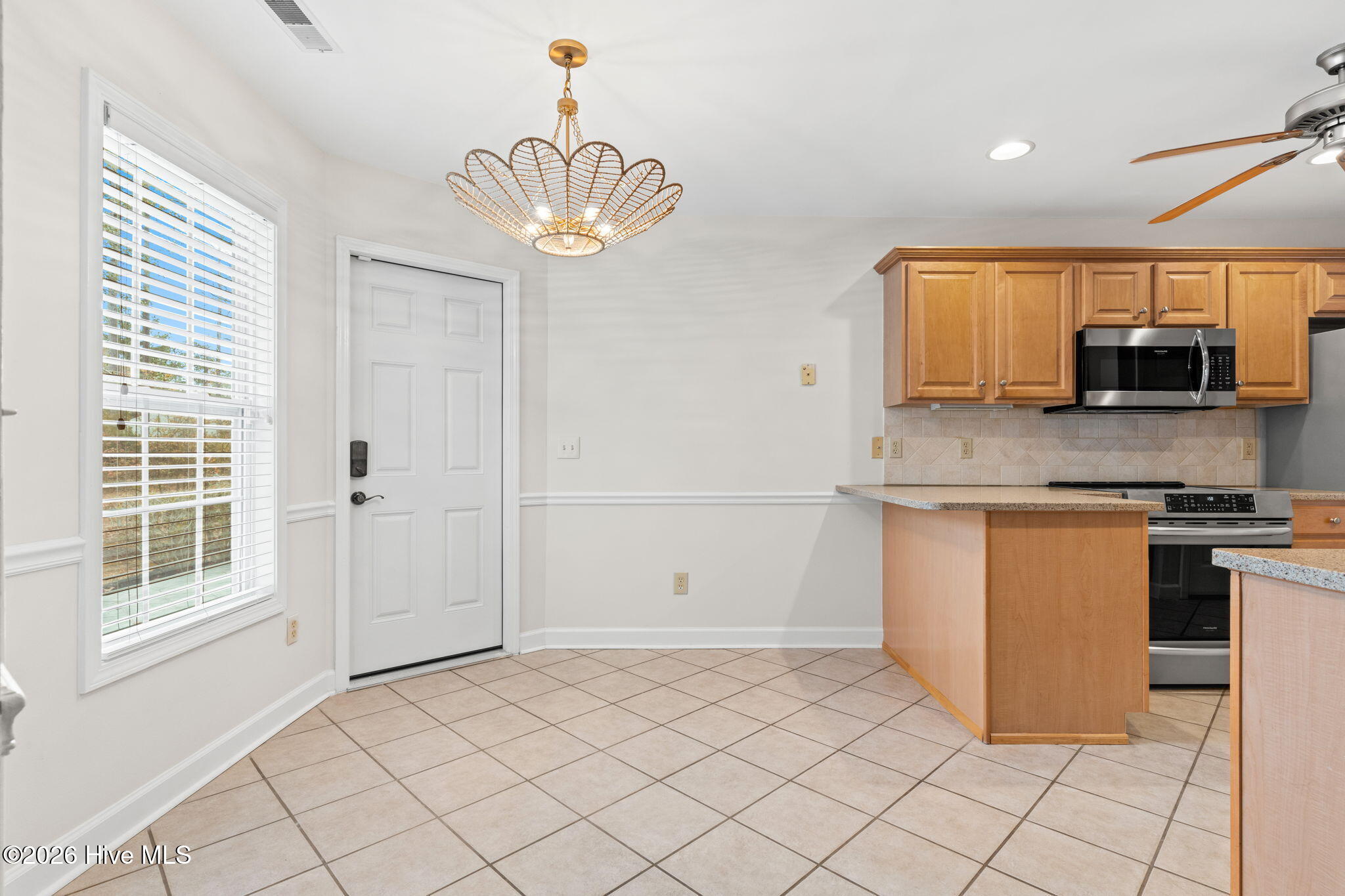 100549581 | Photo 16