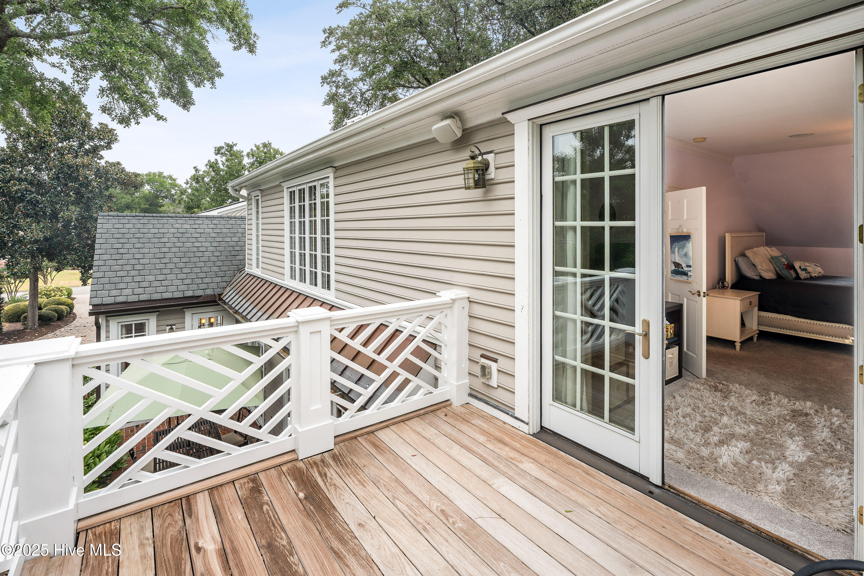 100530857 | Photo 54