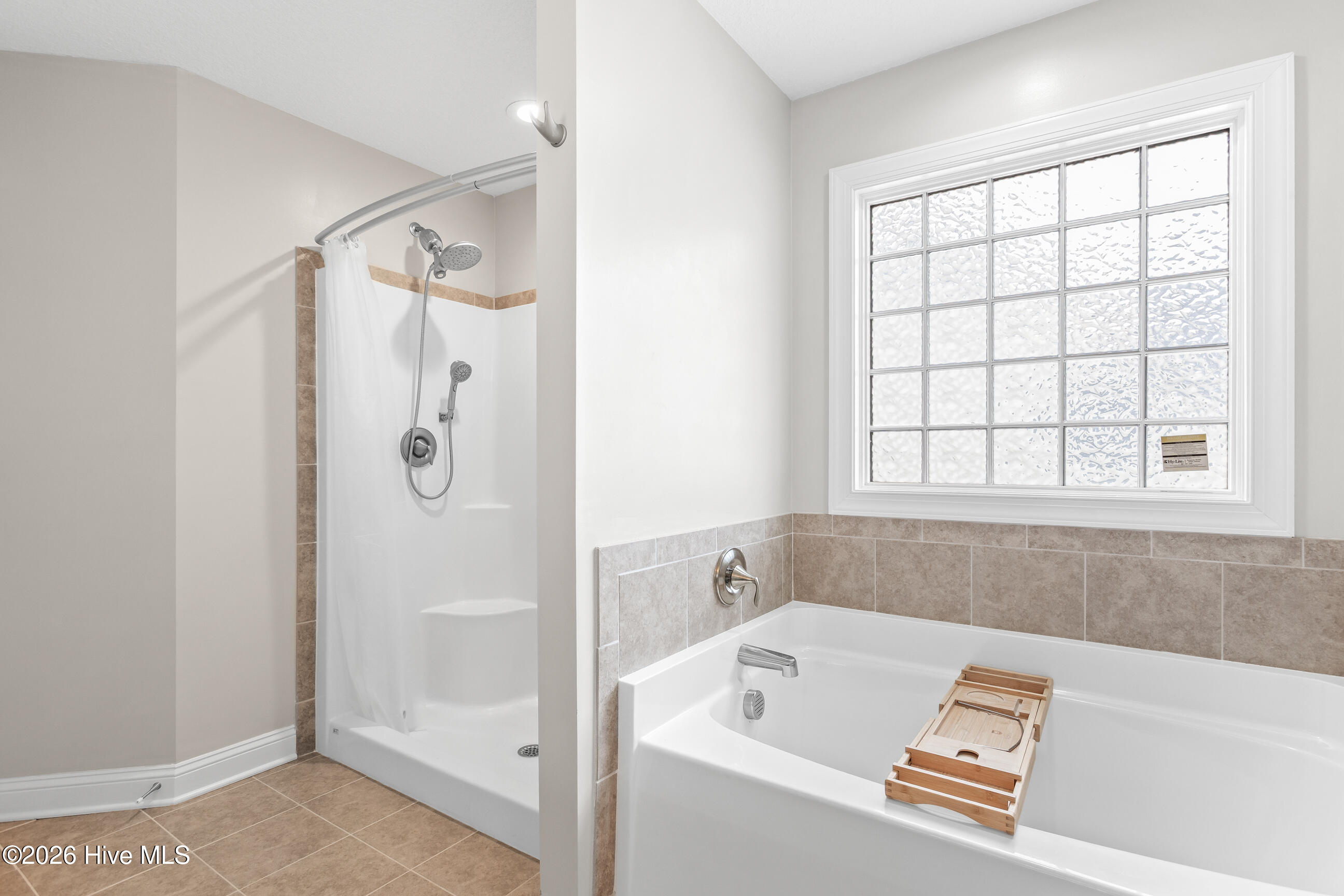 100564730 | Photo 23