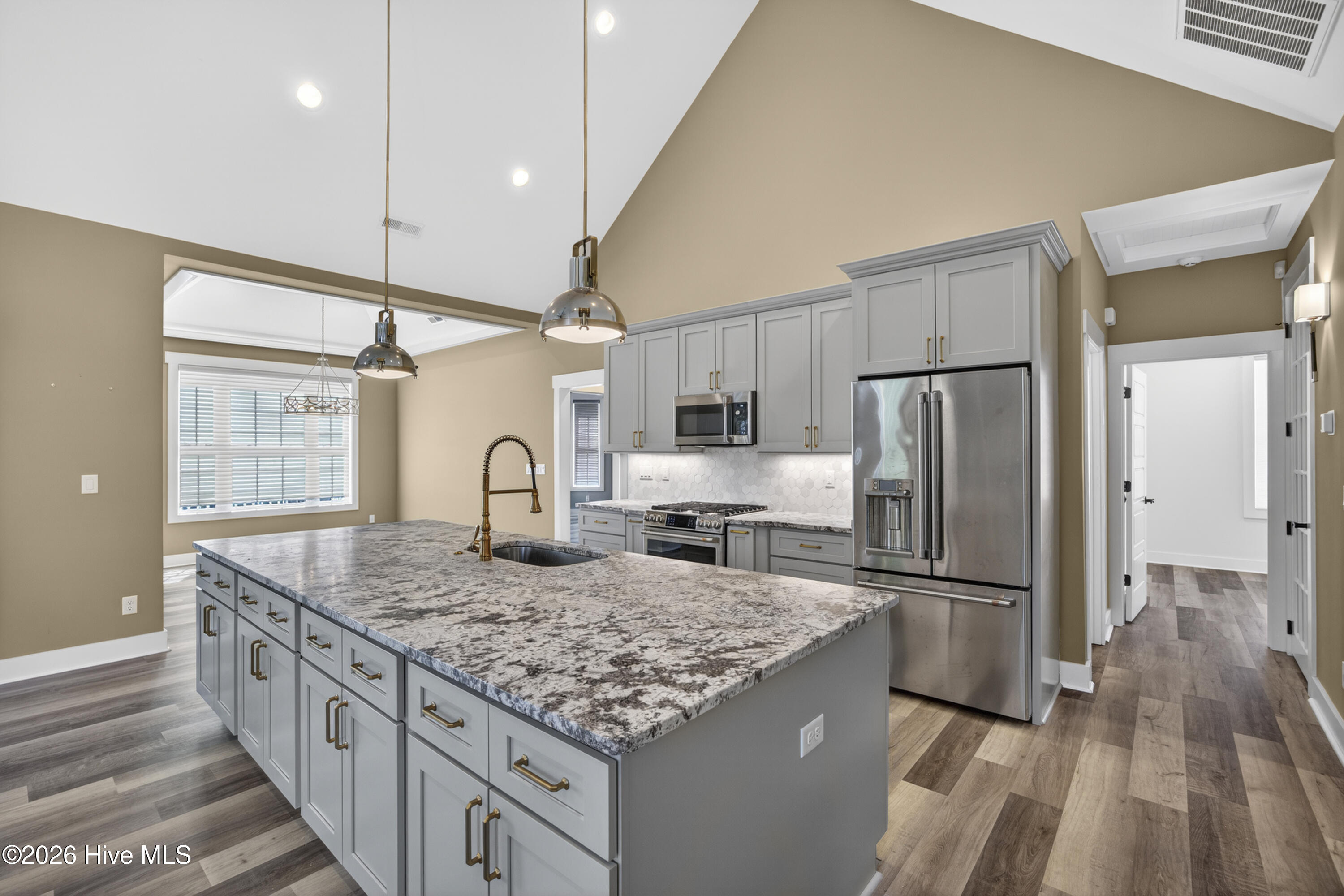 100569496 | Photo 19