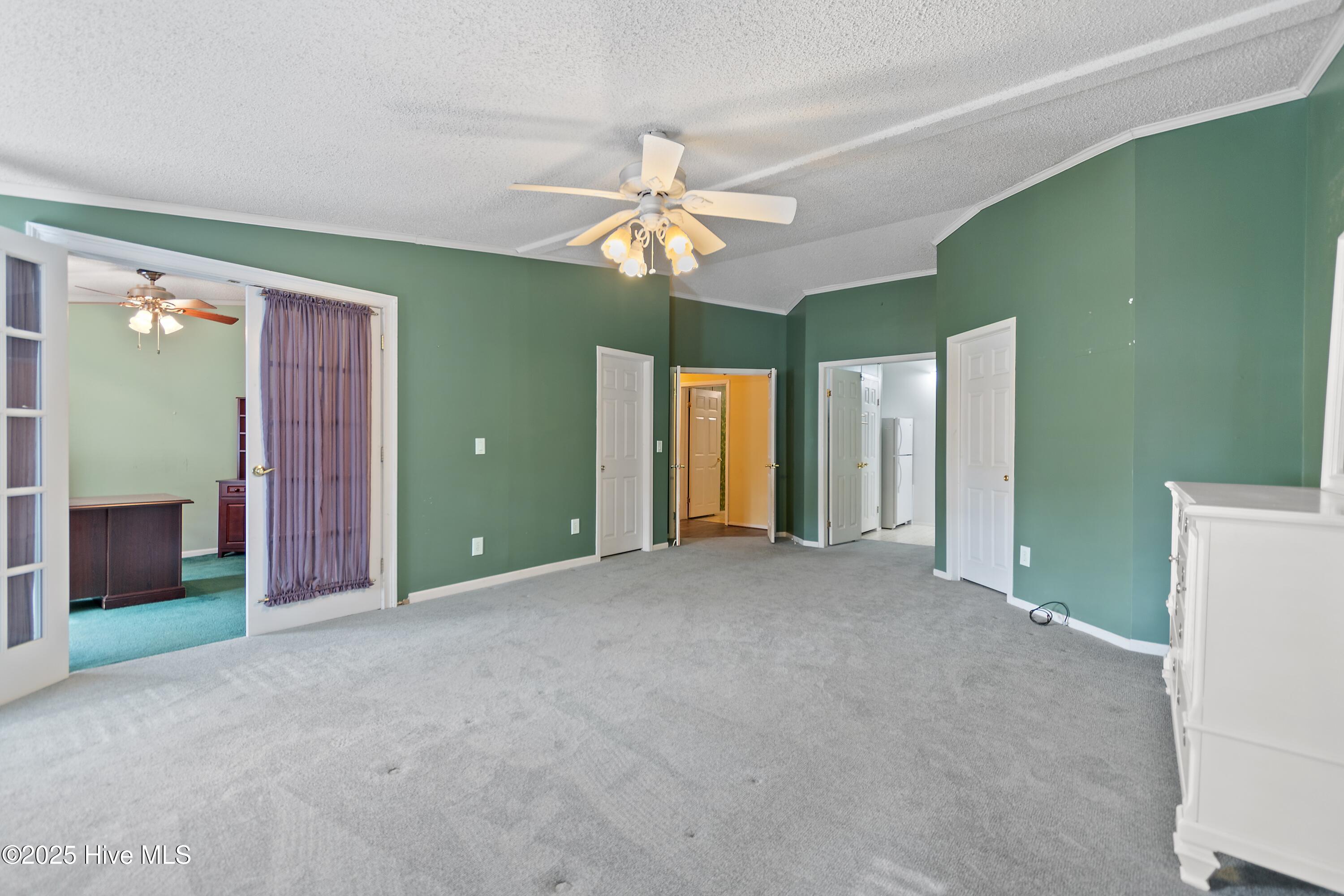 100542412 | Photo 32