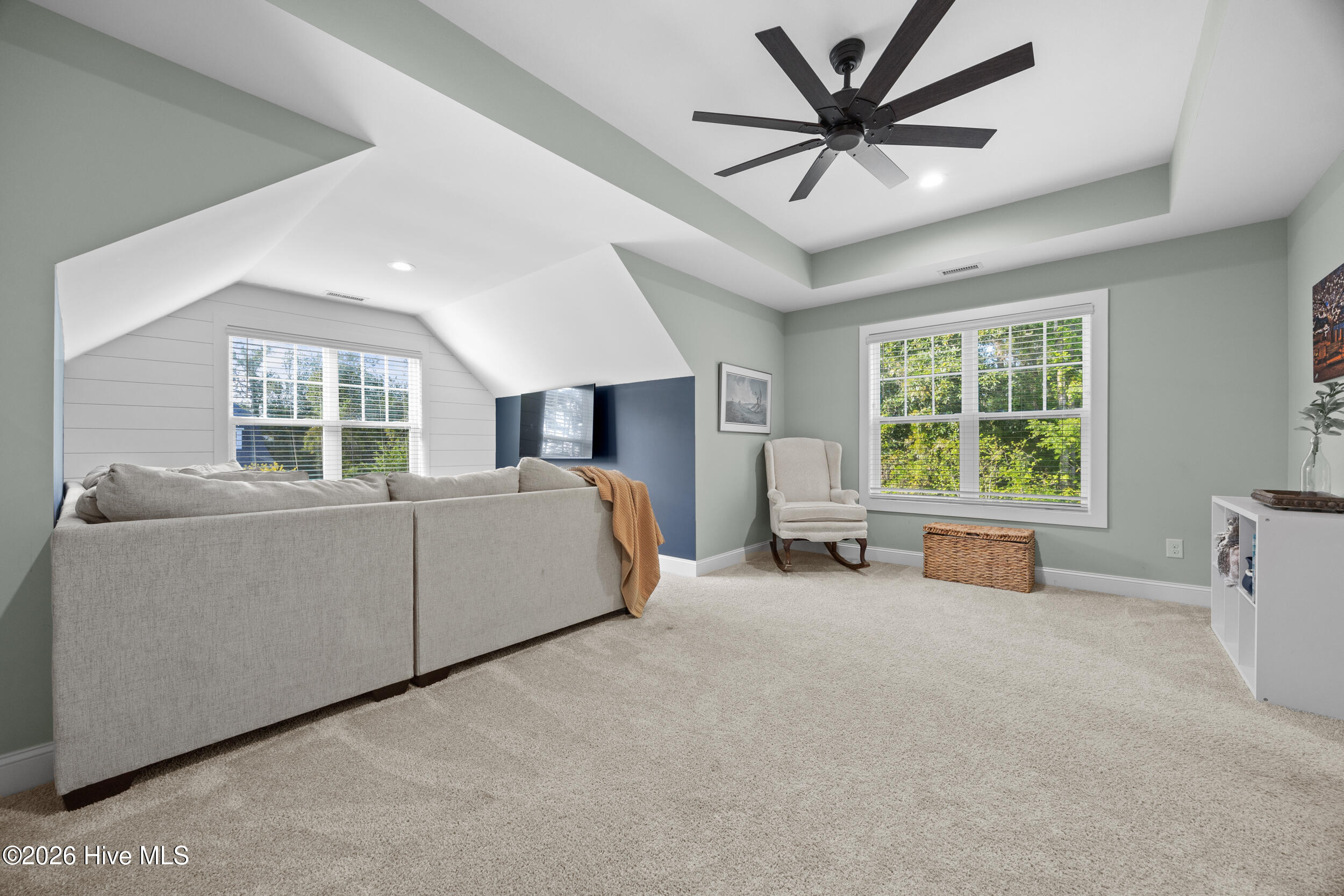 100566940 | Photo 38