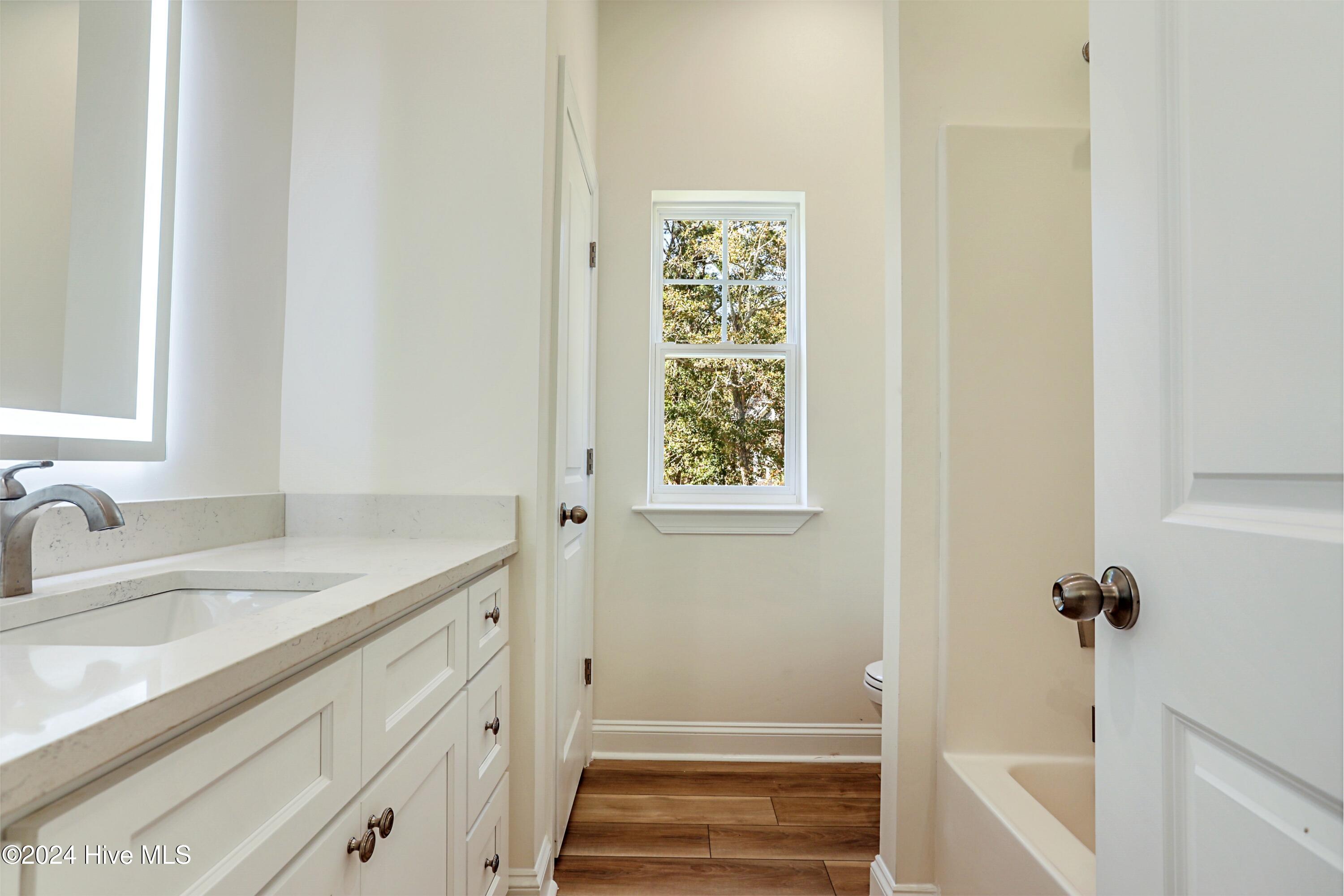 100477355 | Photo 36