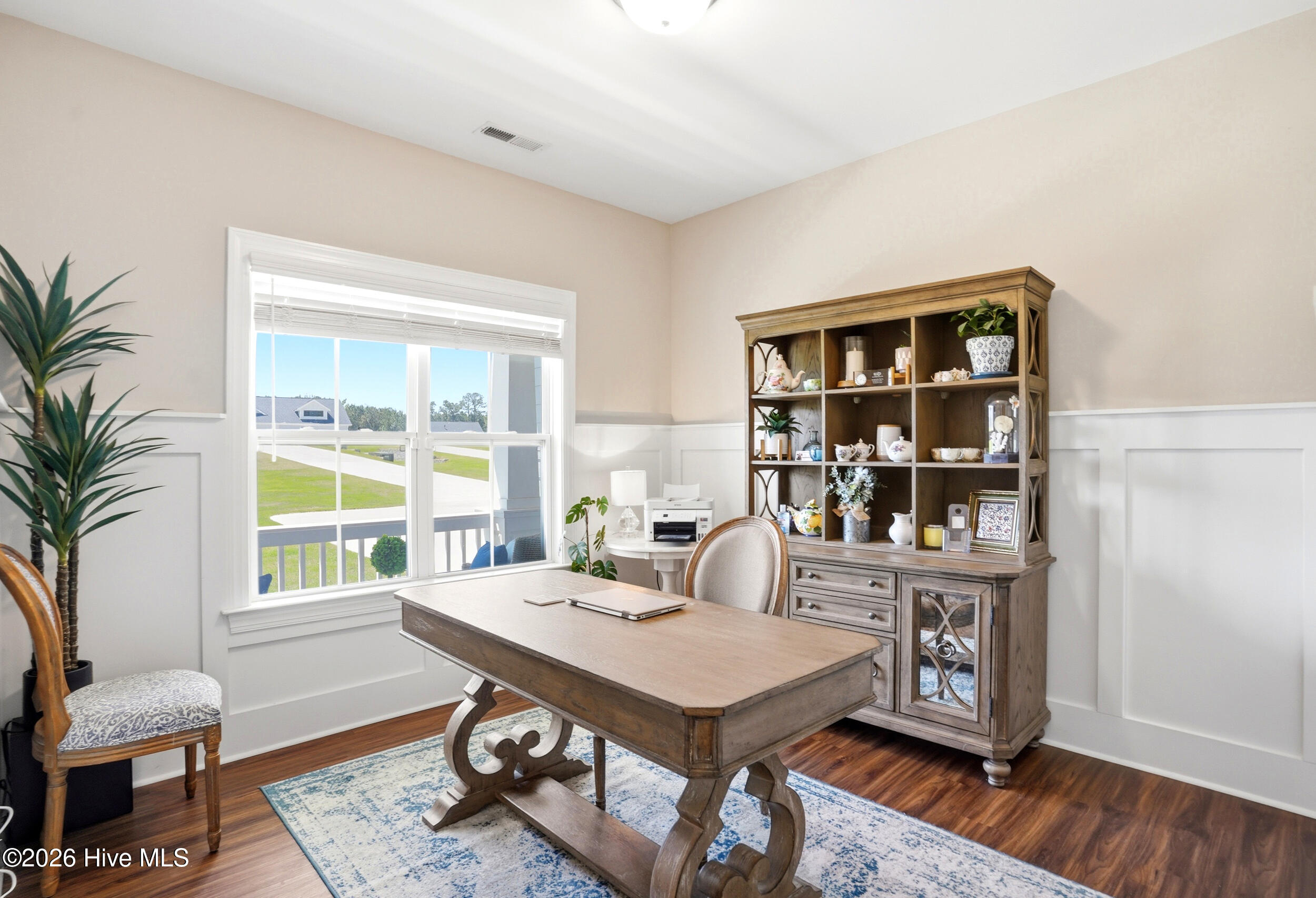 100569213 | Photo 24