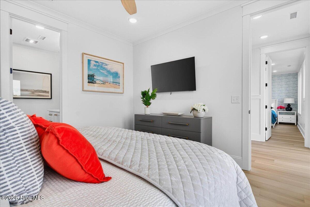 100543299 | Photo 31