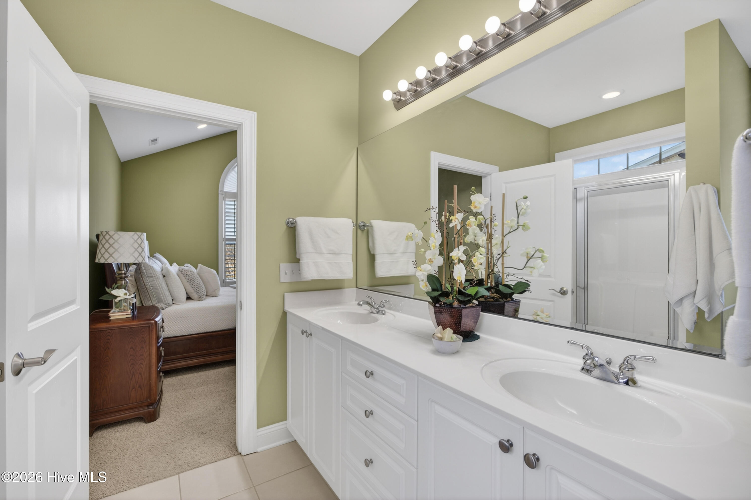 100550838 | Photo 28