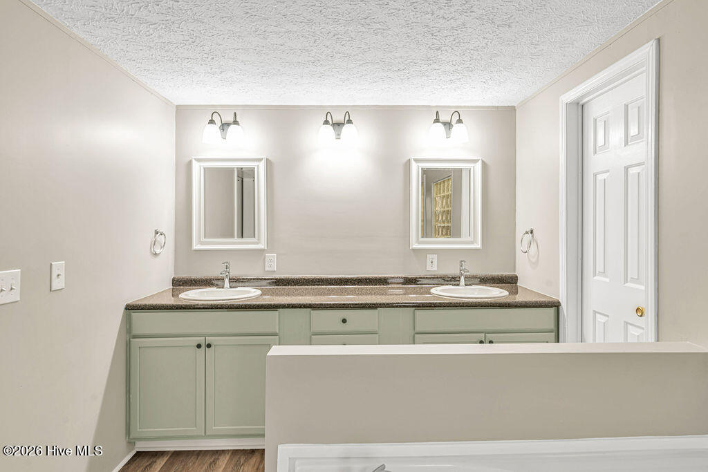 100561442 | Photo 31