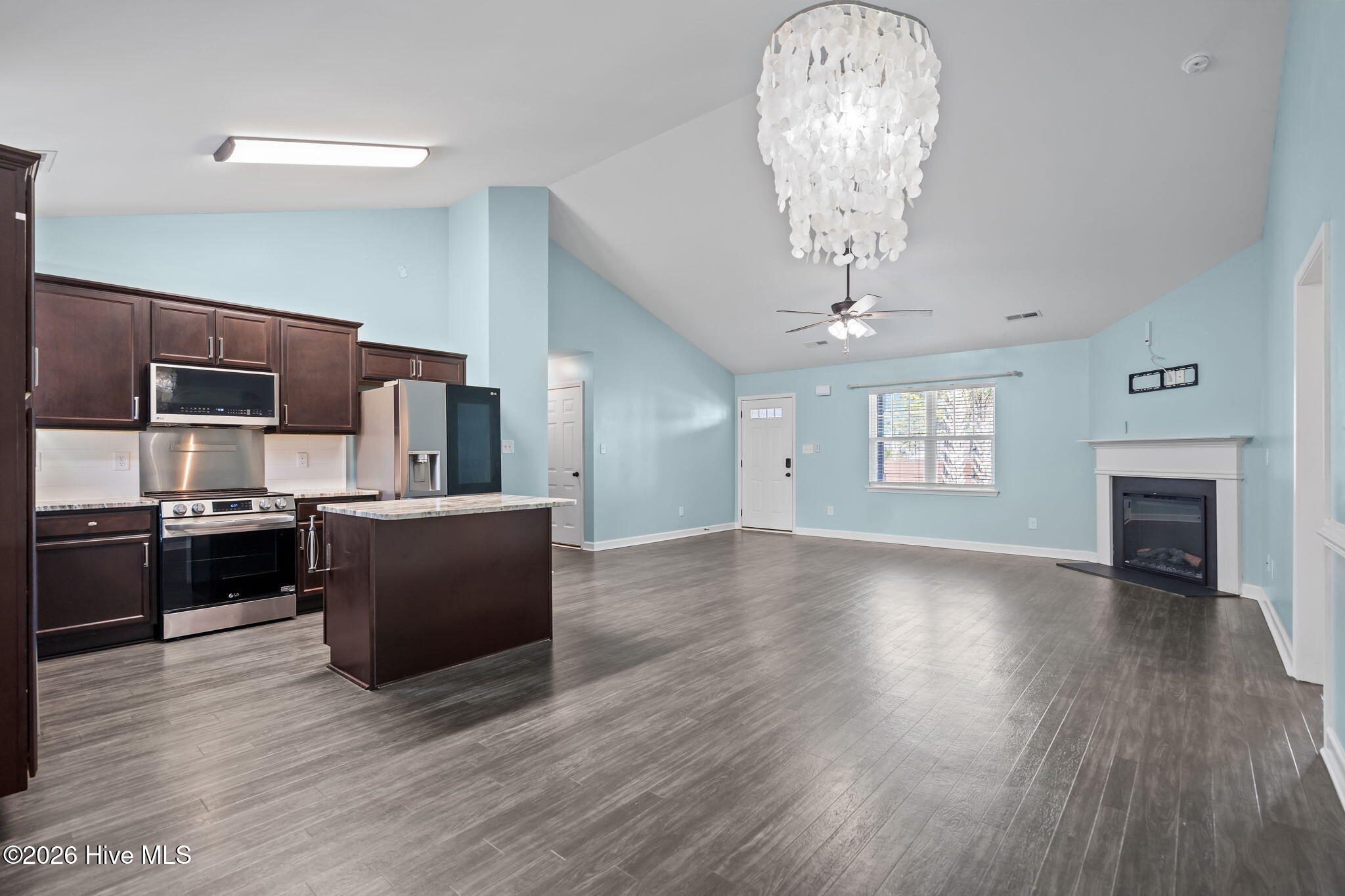 100561412 | Photo 11