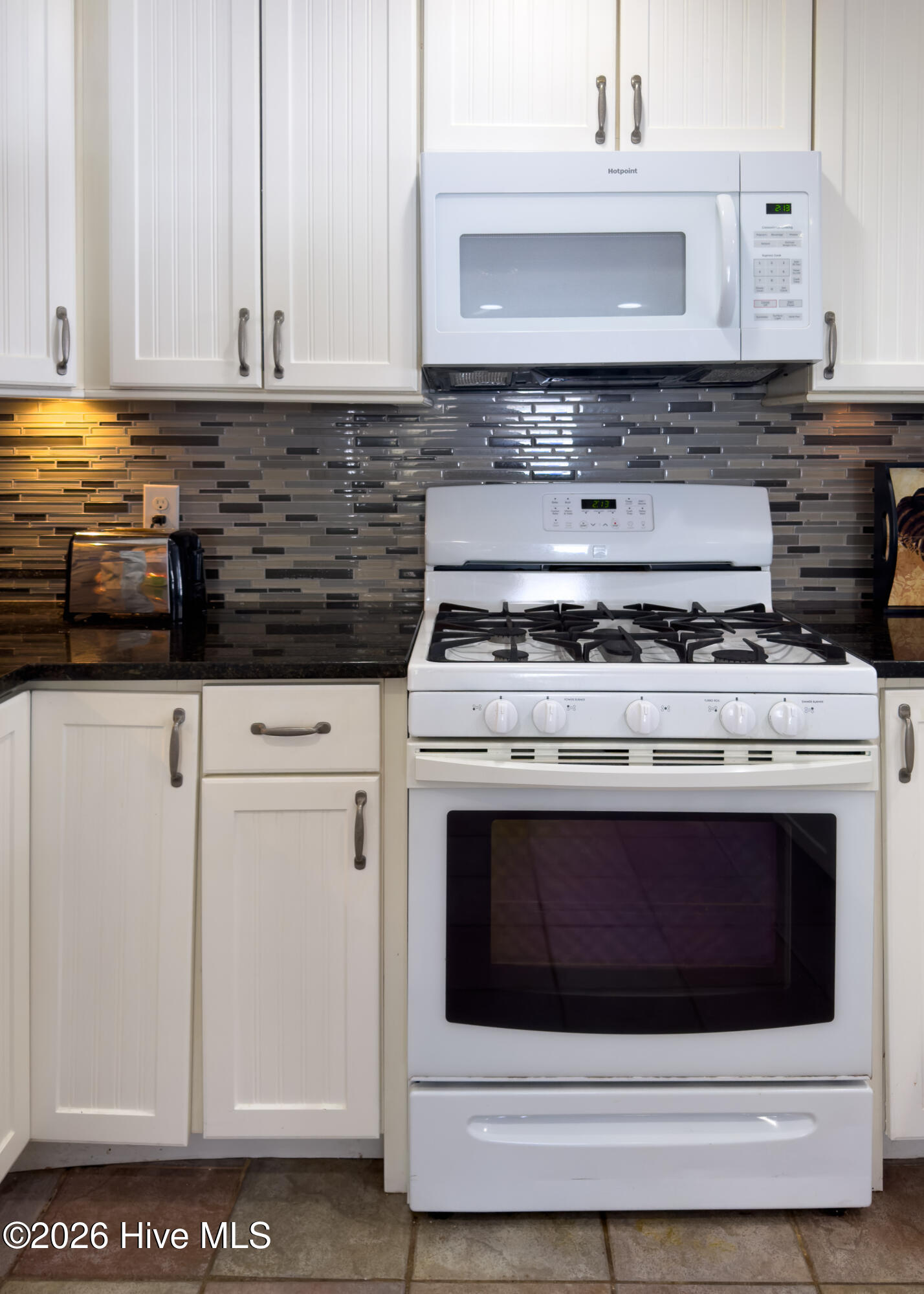 100554770 | Photo 14