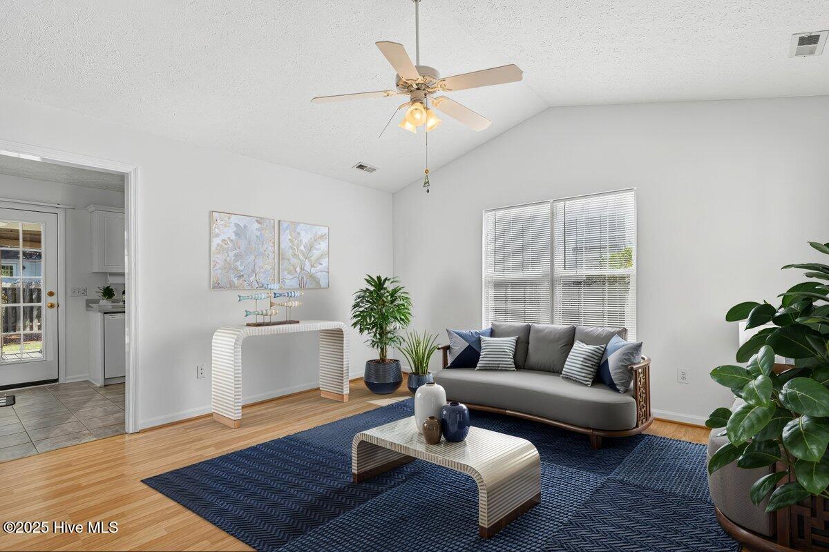 100531287 | Photo 15