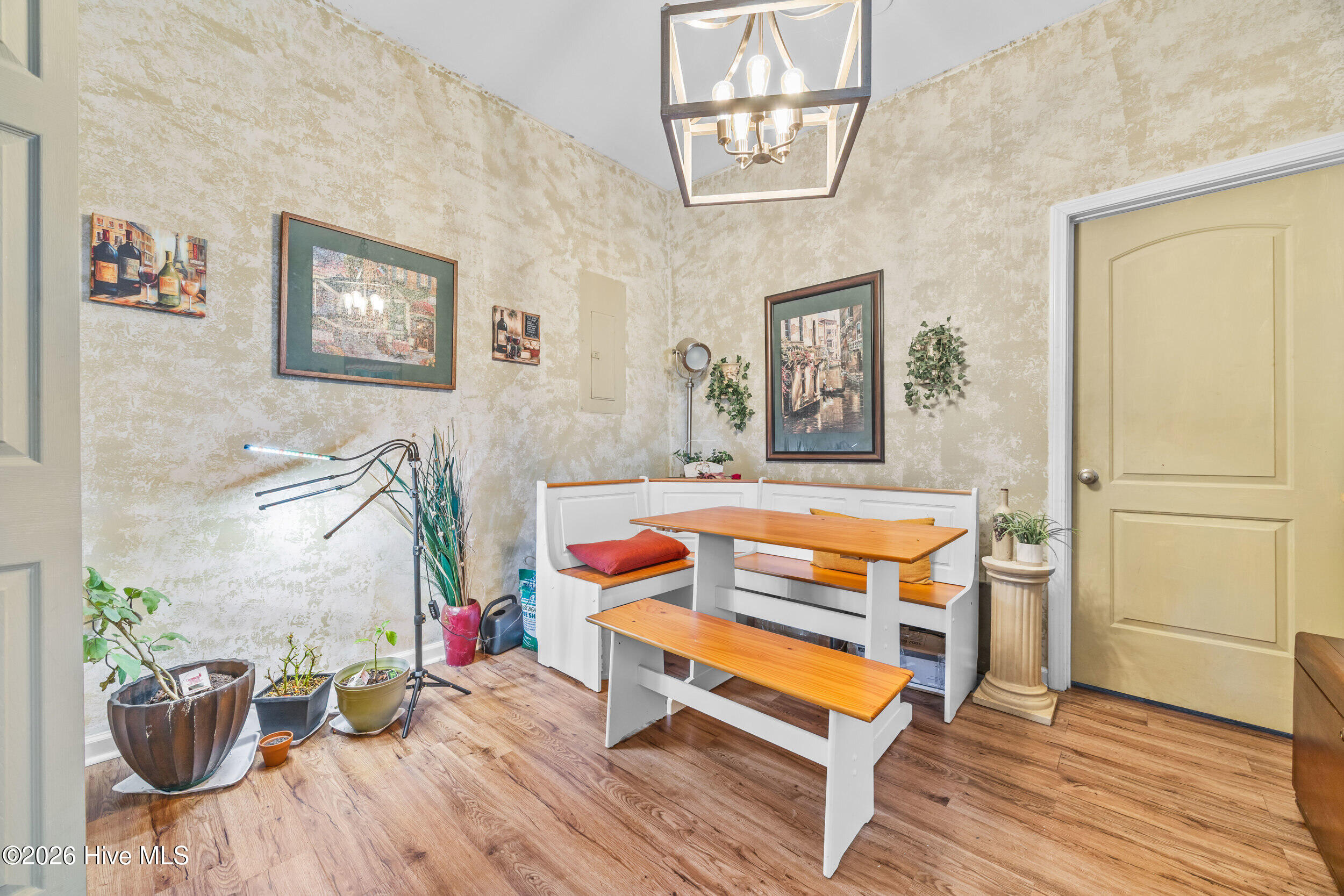 100555570 | Photo 17