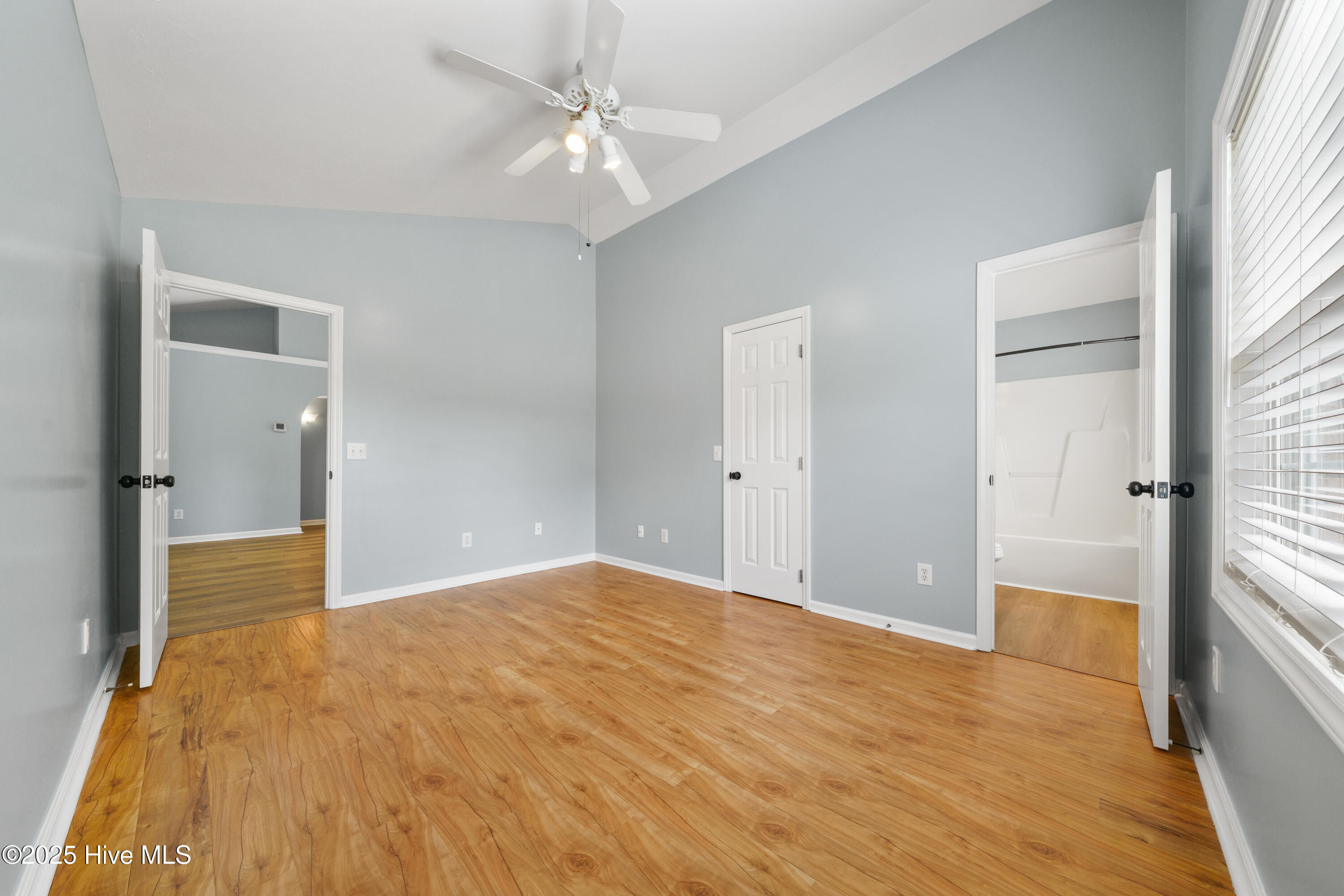 100531381 | Photo 22