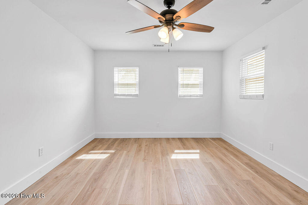 100566377 | Photo 25