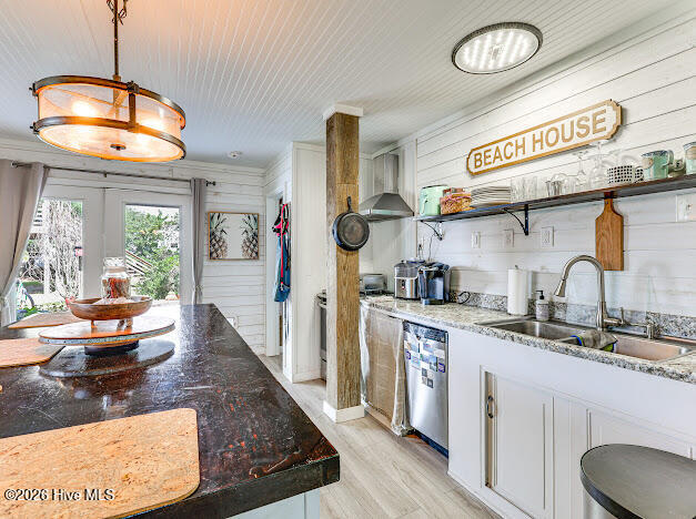 100558196 | Photo 24