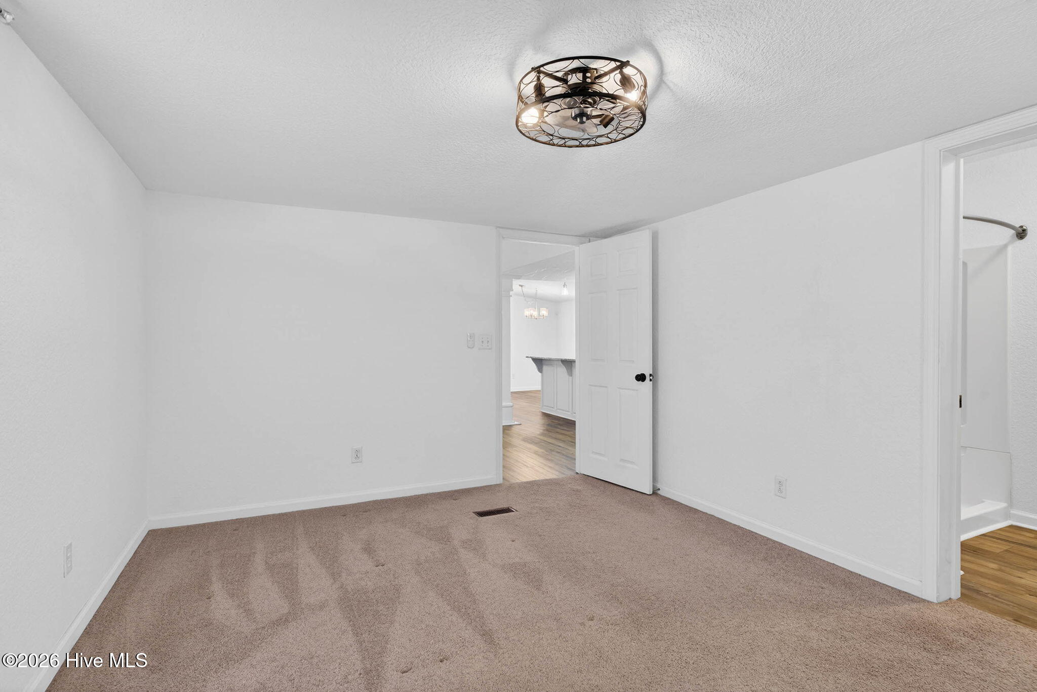 100565671 | Photo 12