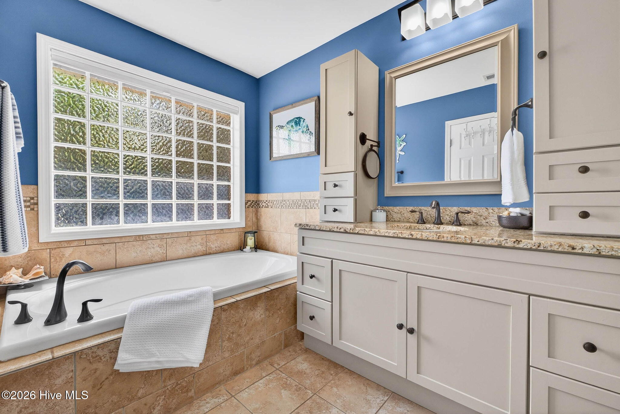 100562589 | Photo 42